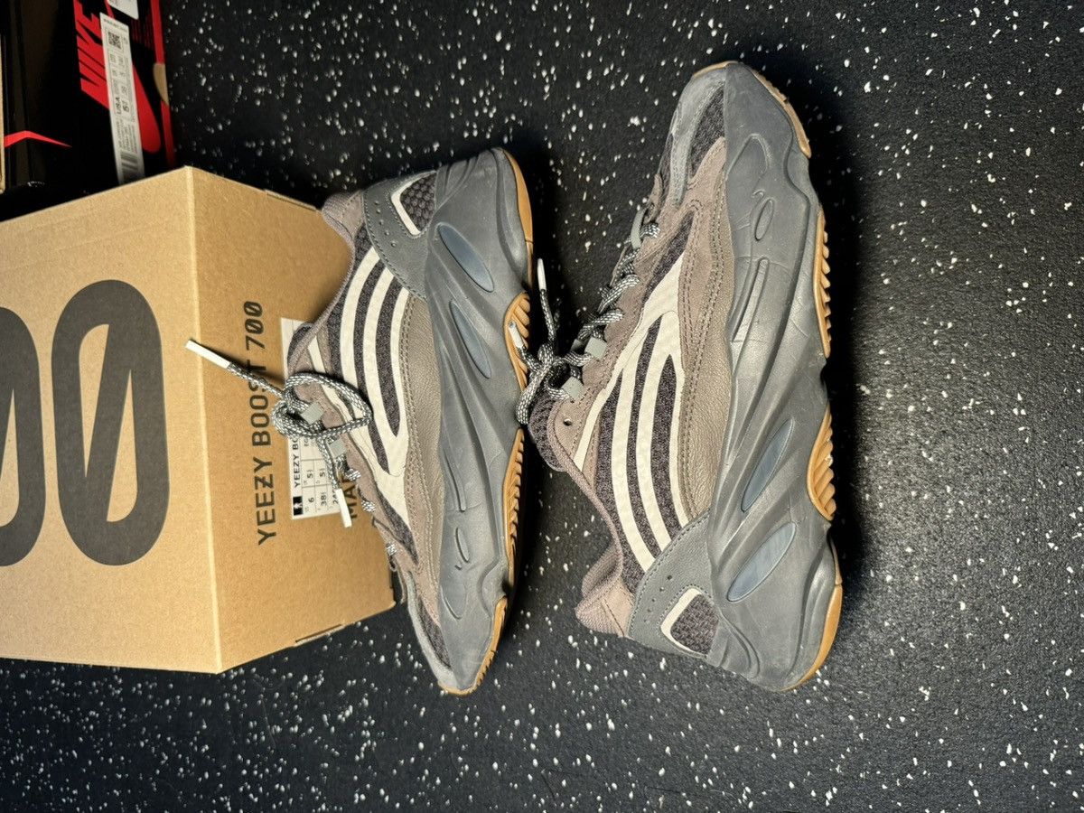 Adidas × Yeezy adidas Yeezy Boost 700 V2 Geode Size US 6 / EU 39 - 7 Thumbnail
