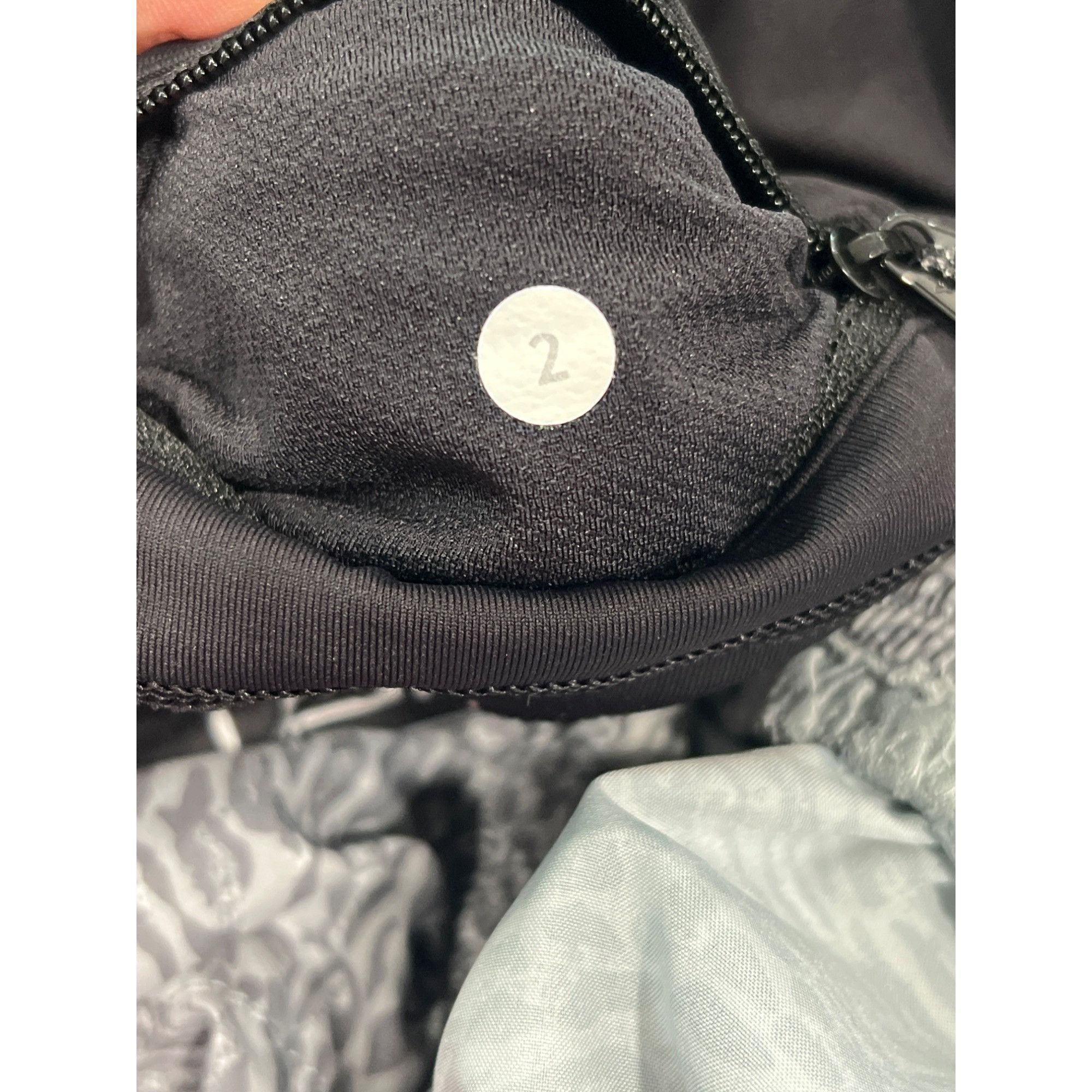 Lululemon Lululemon Run A Marathon Crop IIPretty Palm Black Angel Wing Size 26" / US 2 / IT 38 - 6 Thumbnail
