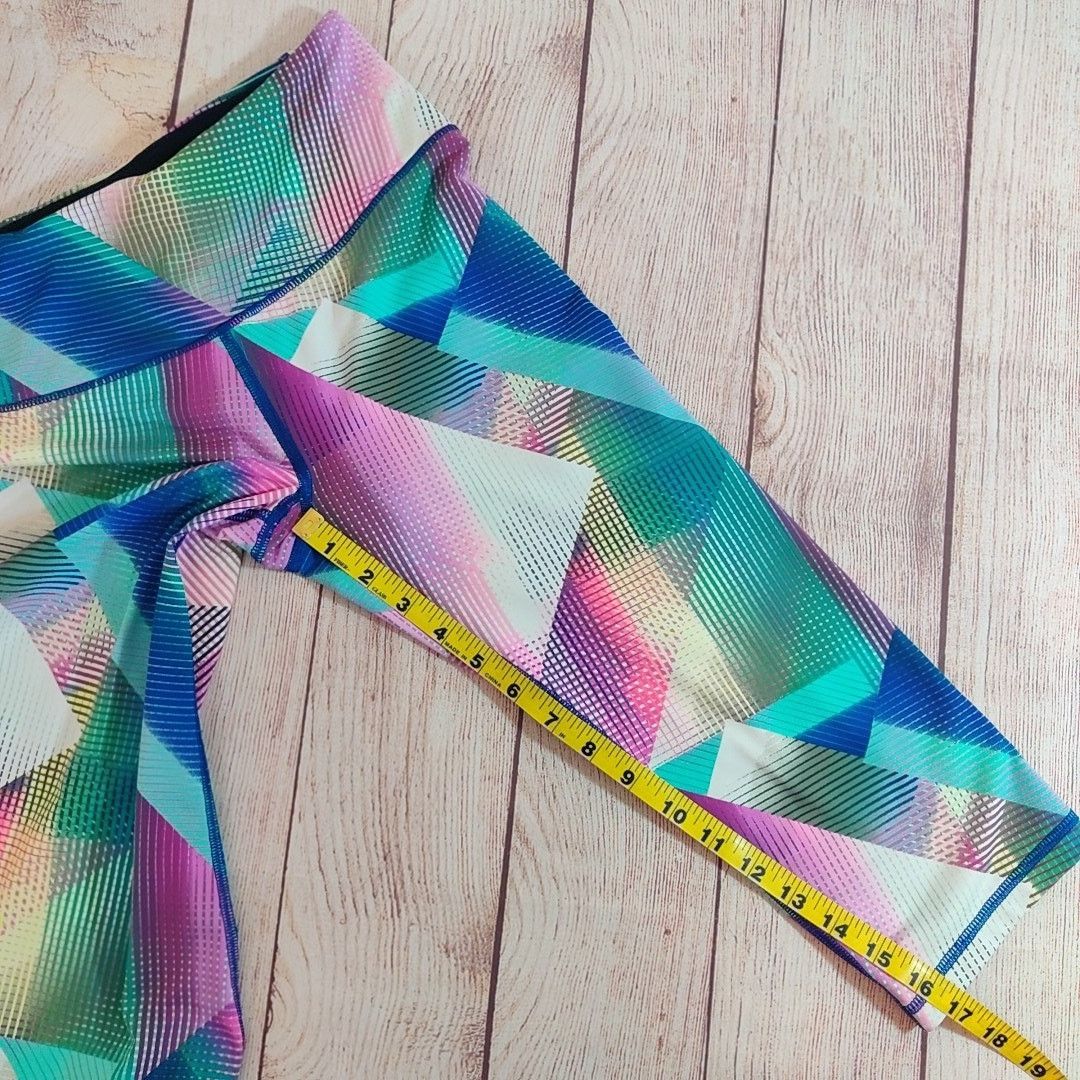 Victoria's Secret VSX Knockout Digi Cube rainbow cropped leggings sz S Size 27" / US 4 / IT 40 - 6 Thumbnail