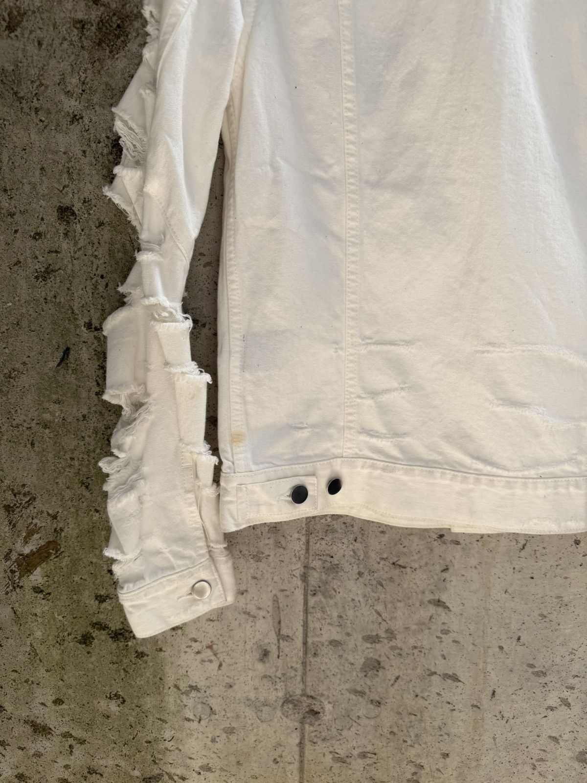 Balmain SS18 Balmain White Destroyed Denim Jacket Size US XS / EU 42 / 0 - 9 Thumbnail