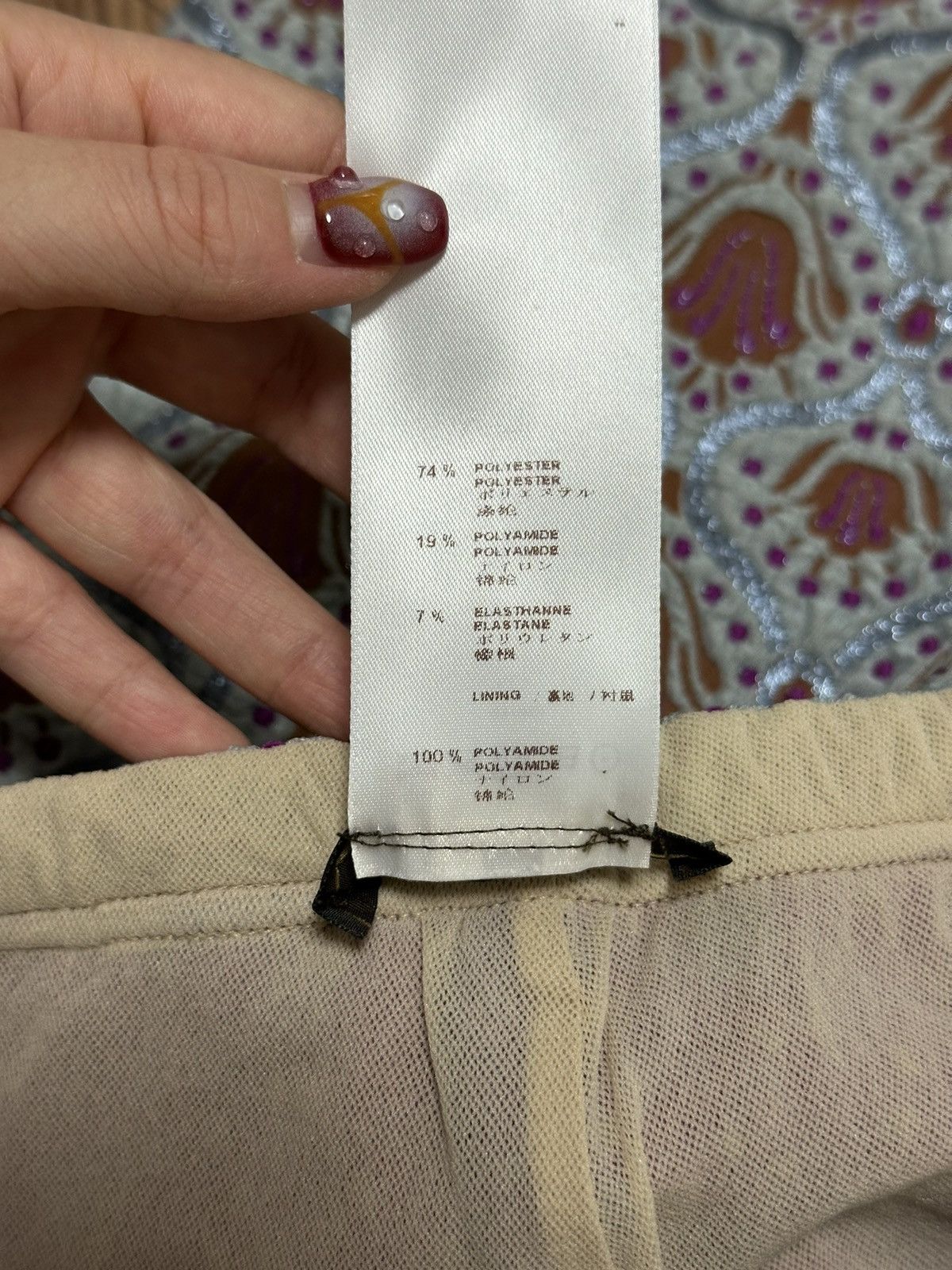 Louis Vuitton LOUIS VUITTON S/S 2010 Floral Print Stretch Short Pants Size 26" / US 2 / IT 38 - 9 Thumbnail