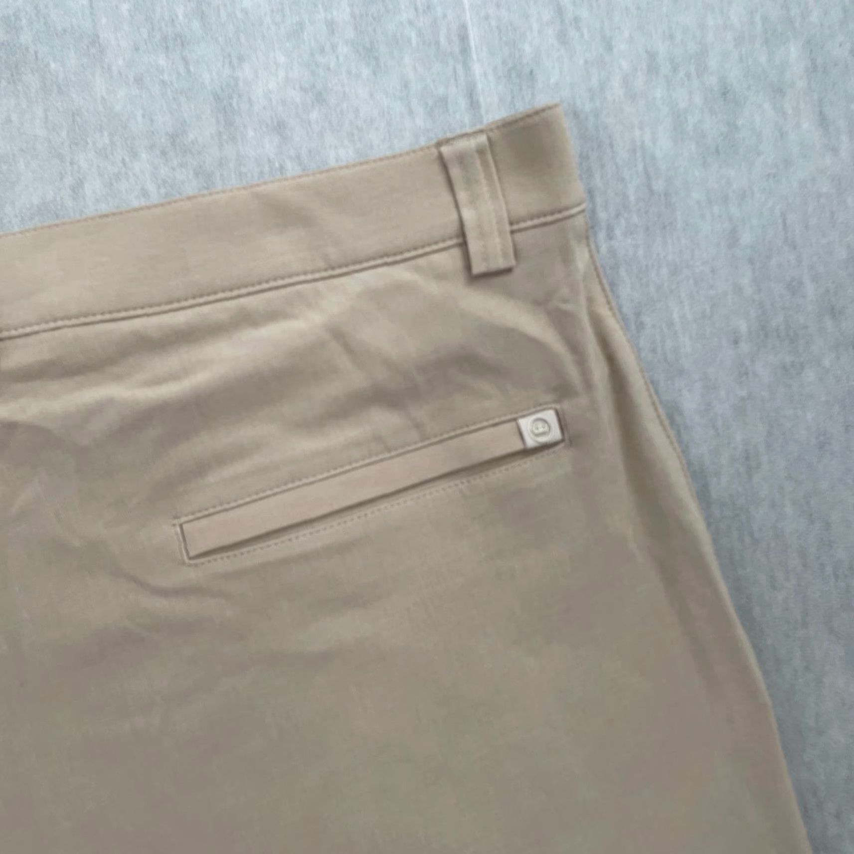 Peter Millar Peter Millar Shorts Mens 40 Tan Long Crown Sport Performance Short Flat Front Pockets Chino Be​ige NEW Size US 40 / EU 56 - 3 Thumbnail