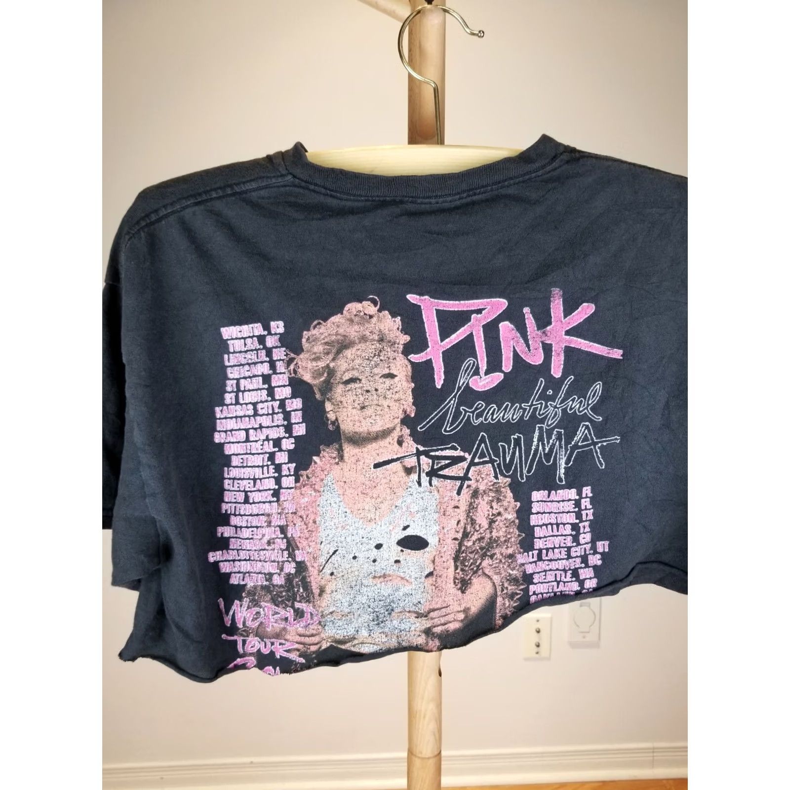 Pinko VINTAGE PINK BEAUTIFUL TRAUMA ROCK TOUR T-SHIRT SZ LARGE Black Men Size US L / EU 52-54 / 3 - 3 Thumbnail