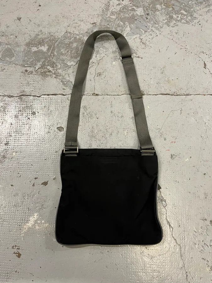 Prada AW2004 Prada Black Nylon Contemporary Shoulder Bag Size ONE SIZE - 7 Thumbnail