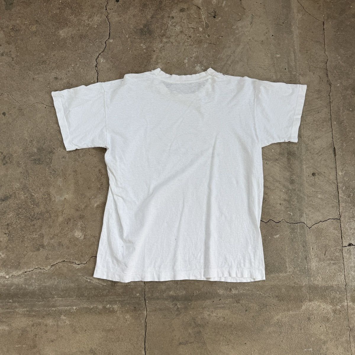 20471120 Vintage United Arab Emirates Distressed T-Shirt Size US L / EU 52-54 / 3 - 2 Thumbnail