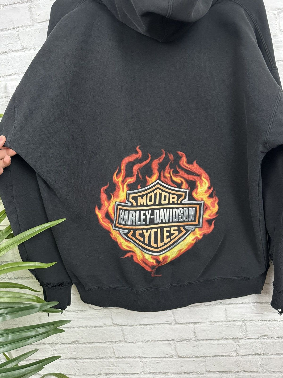 Harley Davidson (XL) THRASHED OUT FLAMES Harley Davidson Zip Up Hoodie Size US XL / EU 56 / 4 - 19 Thumbnail