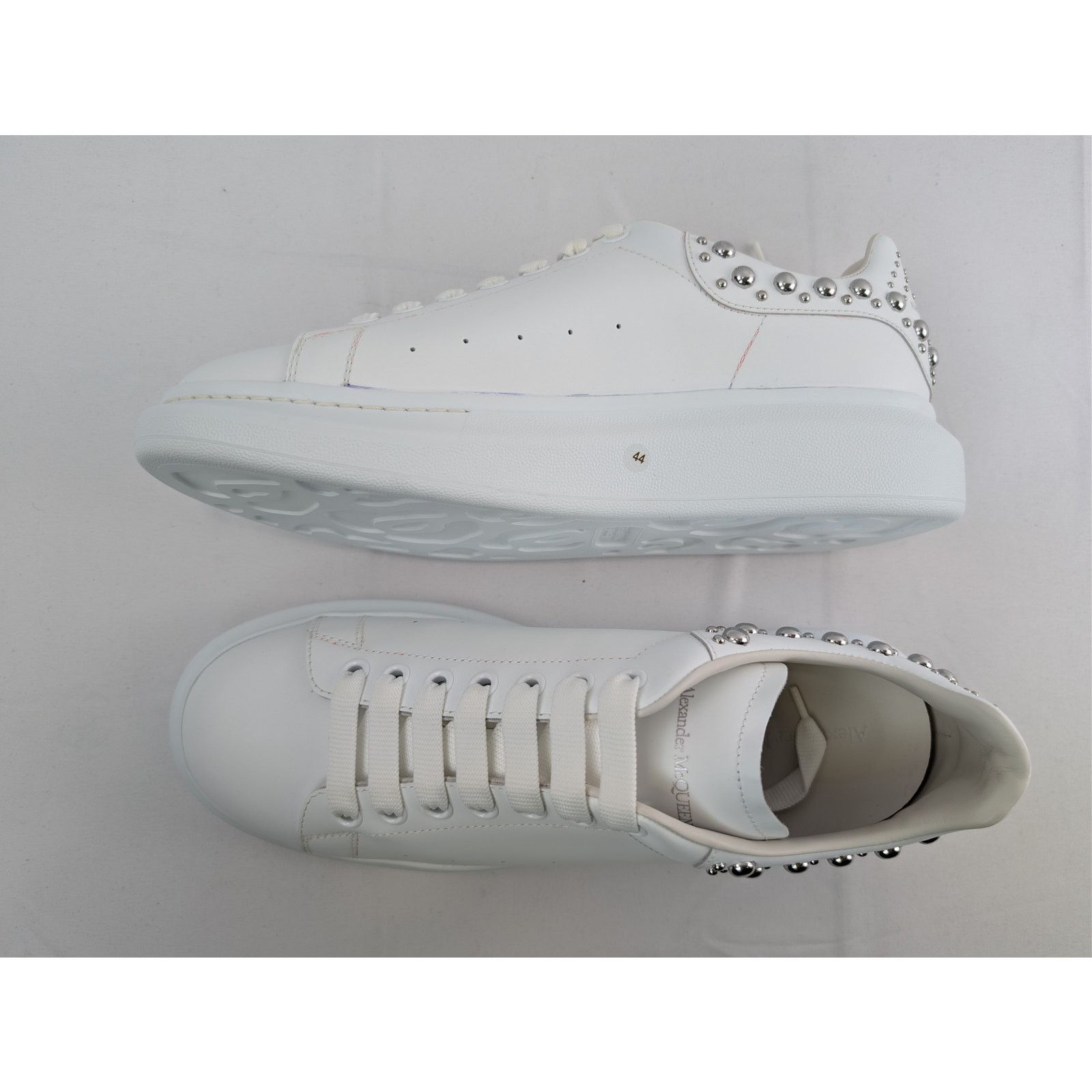 Alexander McQueen o1rshd1 Larry Sneakers in White/Silver Size US 11 / EU 44 - 1 Thumbnail