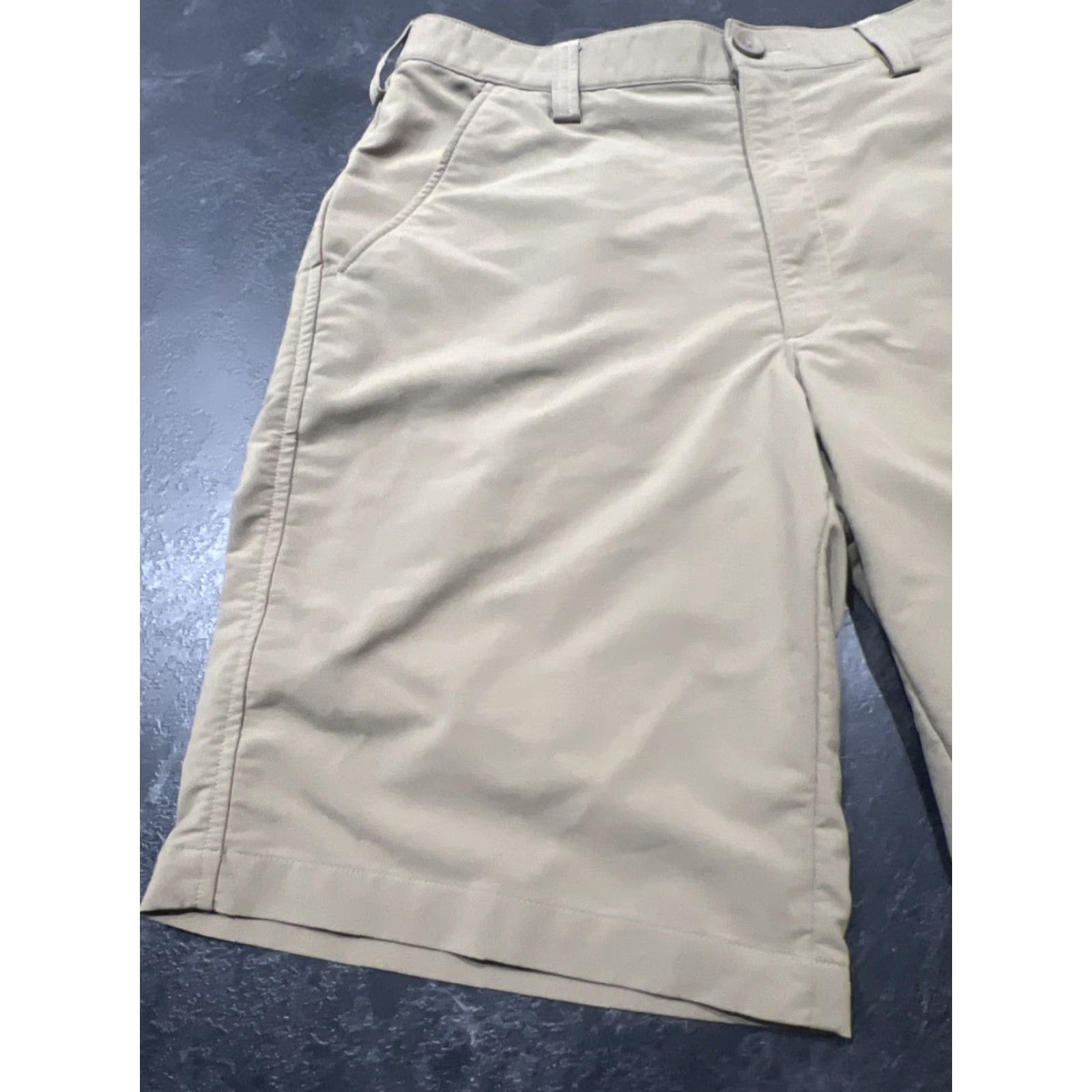 Under Armour Under Armour Men’s Shorts Bermuda Casual Beige 32 Regular HeatGear Zip Fly Belt Loops Slash Pockets Mens Size US 34 / EU 50 - 3 Thumbnail