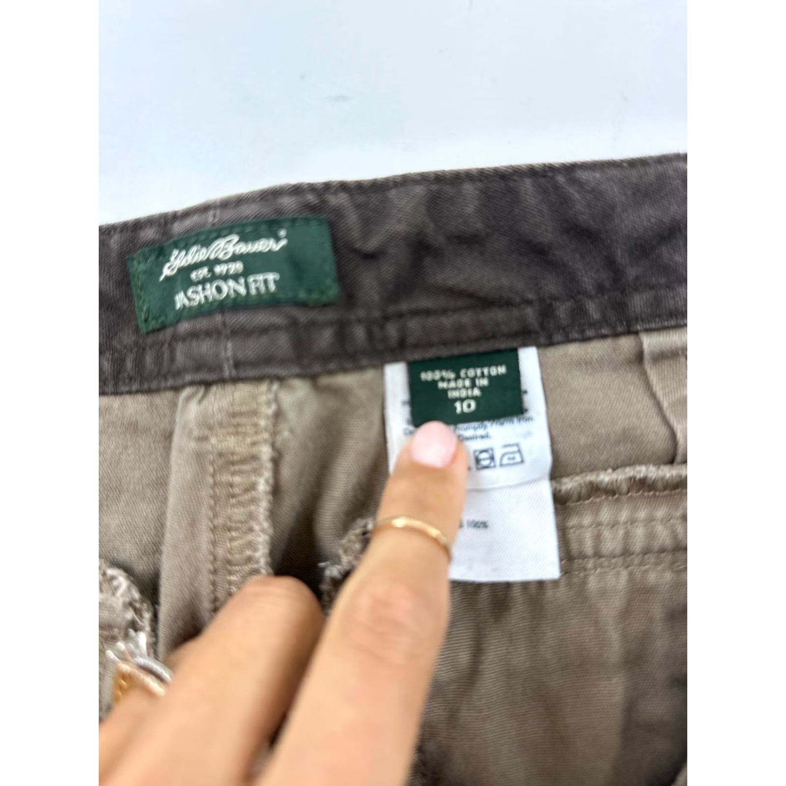 Eddie Bauer Eddie Bauer Bermuda Shorts Women’s 10 Khaki Chino Outdoor Hiking Vashon Fit Beig​e? Size 32" / US 10 / IT 46 - 4 Thumbnail