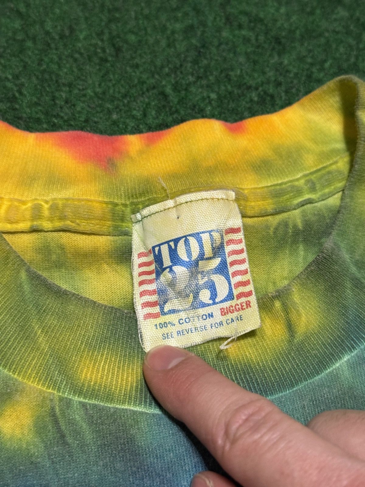 Vintage Vintage 90s Tie Dye Hippie Retro Spiral Lrg Pocket T Shirt Size US L / EU 52-54 / 3 - 4 Thumbnail
