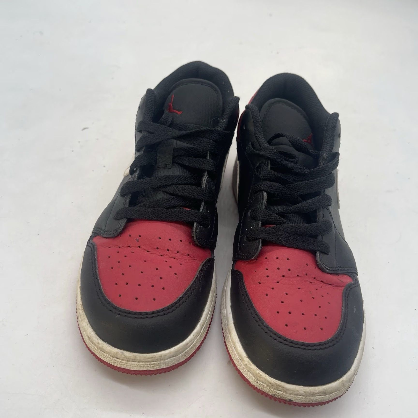 Jordan Brand Air Jordan Low GS 1 Retro Bred Toe Shoe 5.5Y Women US 7 Black White Gym Red Leather 2021 Sneakers Mens/ Womens Size US 5.5 / IT 35.5 - 7 Thumbnail