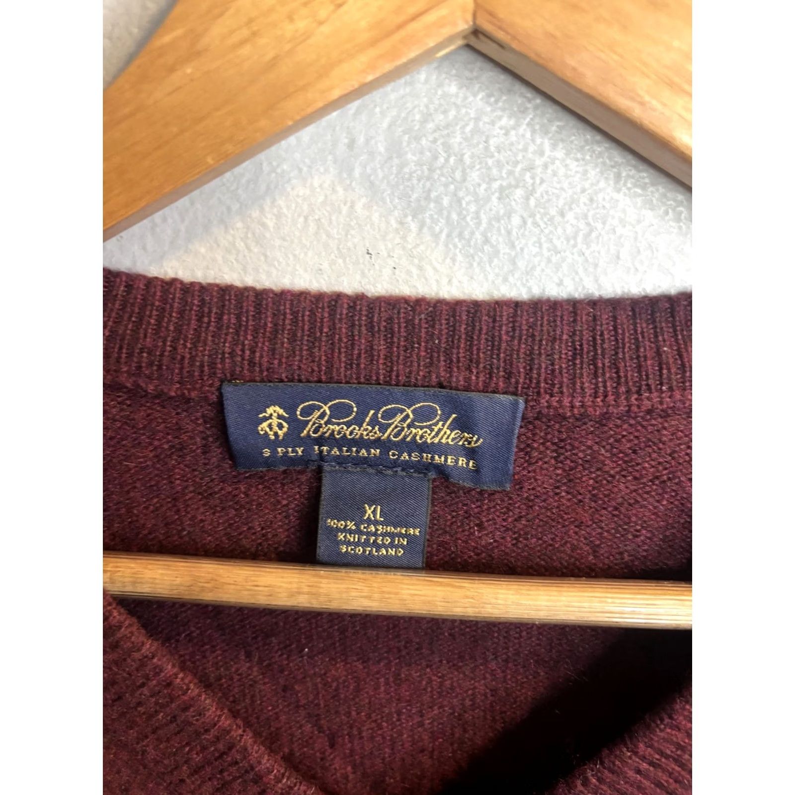 Brooks Brothers Brooks Brothers Sweater XL Mens Red Cashmere V-Neck Knit Scotland Pullover Long Sleeve Tight-Knit 3 Ply Solid Classic Casual Winter Reg/Regular Size US XL / EU 56 / 4 - 3 Thumbnail