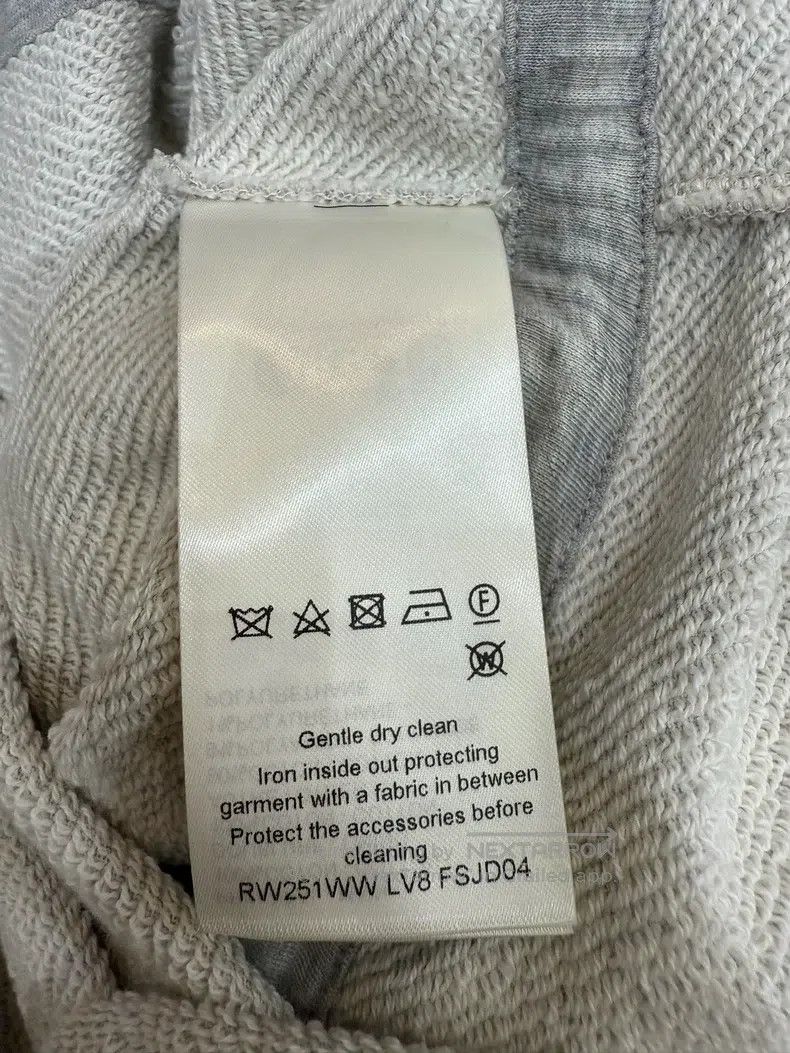 Louis Vuitton Louis Vuitton Seal Hooded Drawstring dress Size XS / US 0-2 / IT 36-38 - 5 Thumbnail