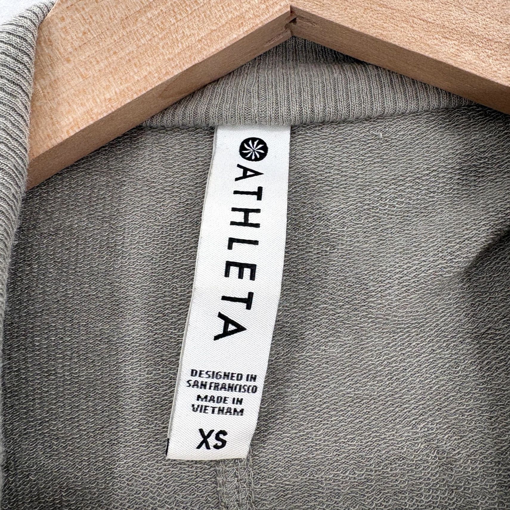 Athleta Athleta Cardigan Womens XS Gray V-Neck Open Front Thumbholes Lightweight Sweater Size XS / US 0-2 / IT 36-38 - 4 Thumbnail