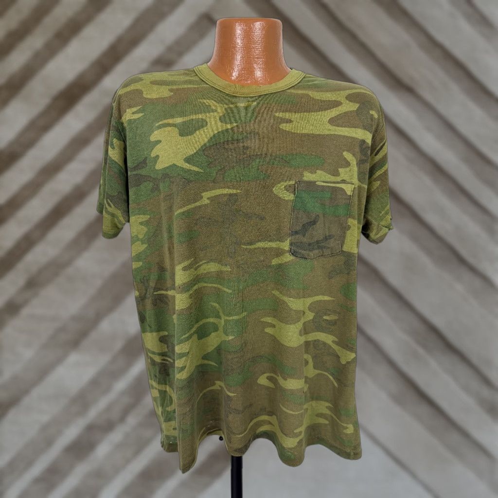 VINTAGE Crafted With Pride in America Shirt Men XXXL Woodland Camo Lightweight 90s 80s Military Pocket T-Shirt Green