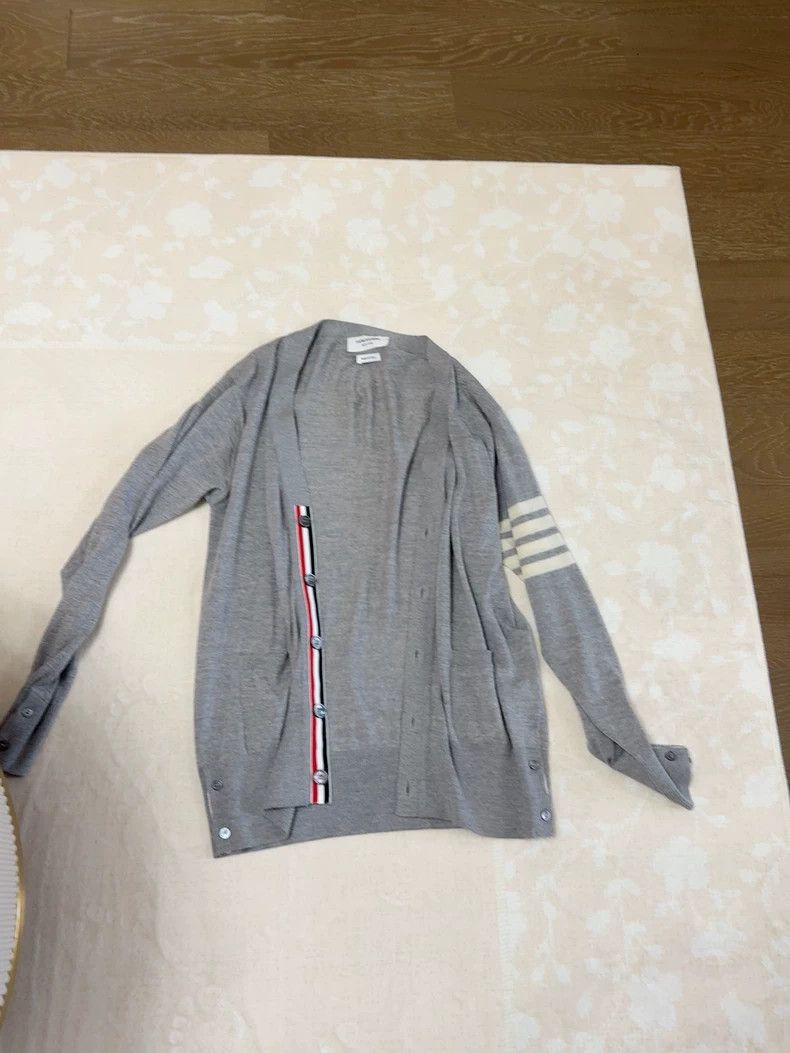 Thom Browne Thom Browne Wool knit V neck sweater Size US L / EU 52-54 / 3 - 1 Thumbnail