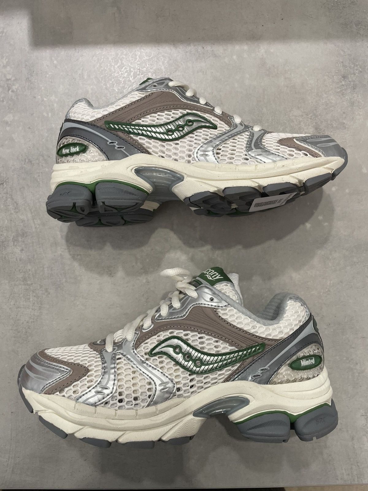 Saucony Saucony ProGrid Triumph 4 Minted NY Size US 5 / IT 35 - 3 Thumbnail