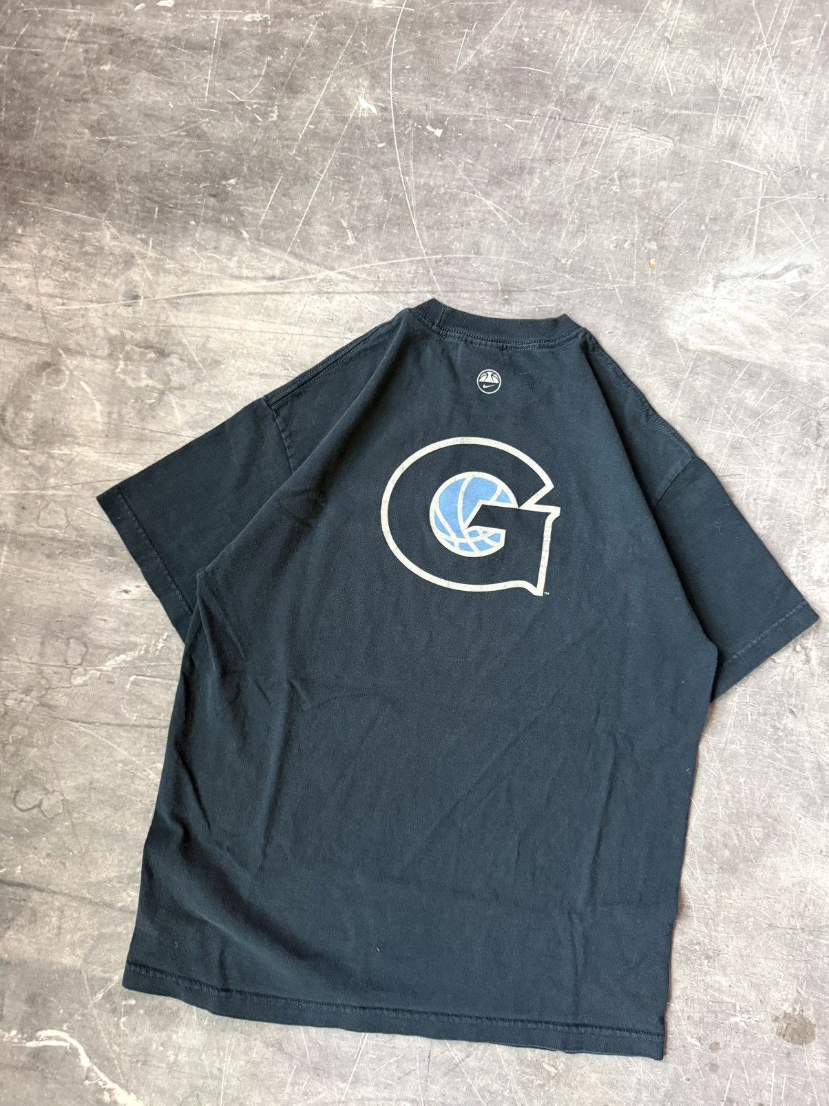 Nike Vintage Georgetown University X Nike Basketball T-Shirt (M) Size US M / EU 48-50 / 2 - 5 Thumbnail