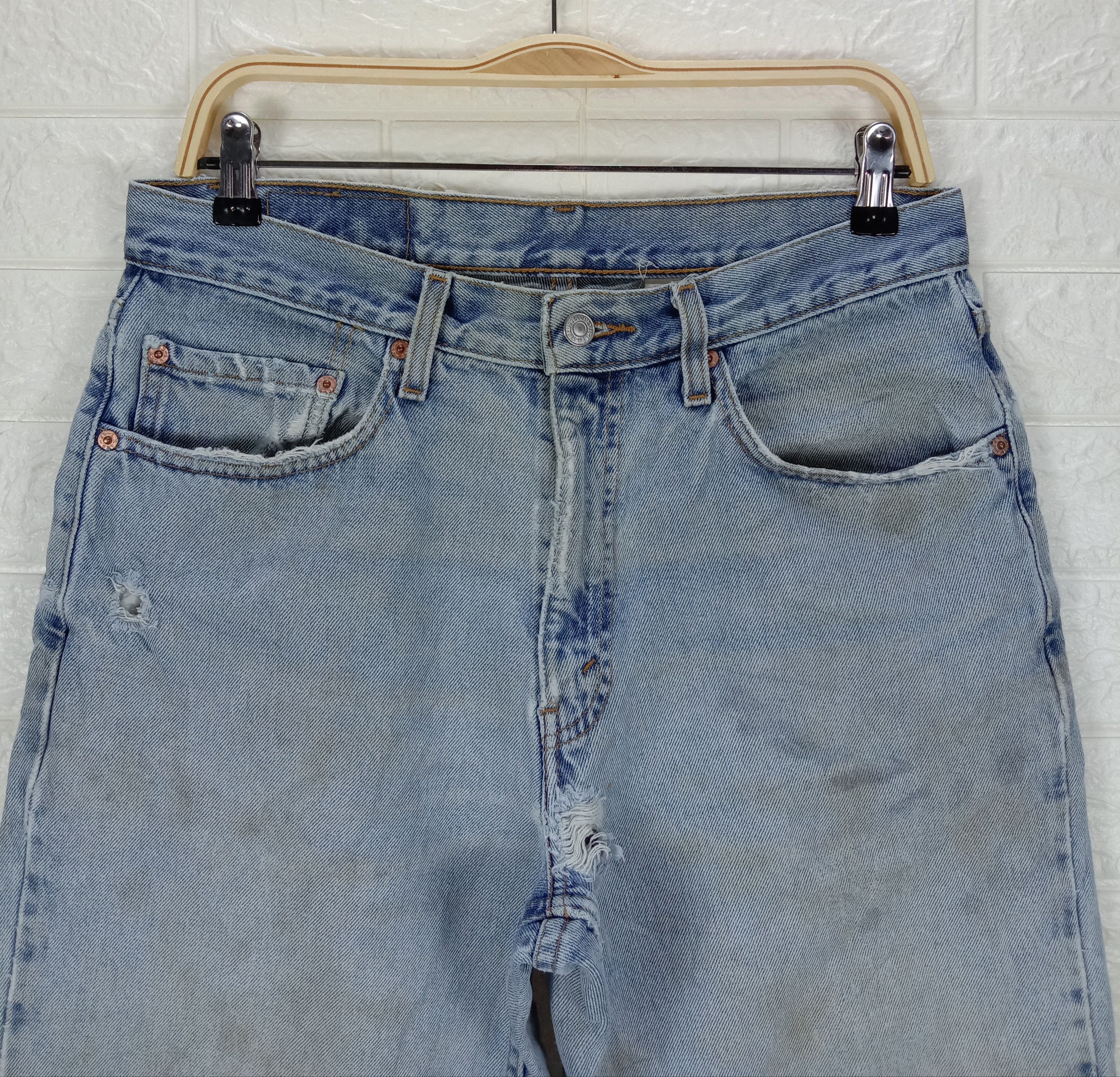 Levi's Vintage Levi's 550 Jeans Light Wash Distressed Denim Size US 32 / EU 48 - 2 Thumbnail