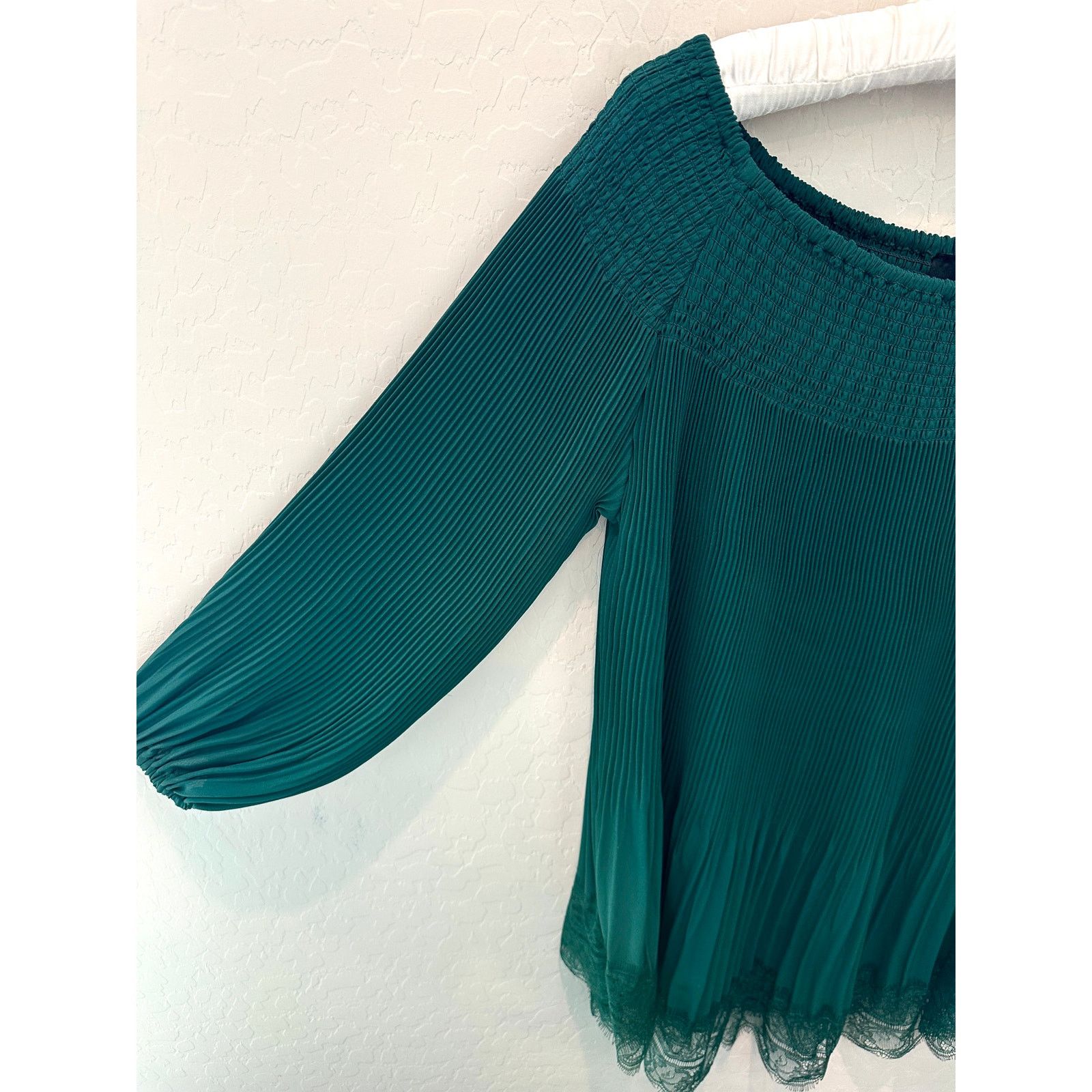 Other ALEX MARIE Green Silky Pleated Smocked Neck Lace Blouse Size L / US 10 / IT 46 - 3 Thumbnail