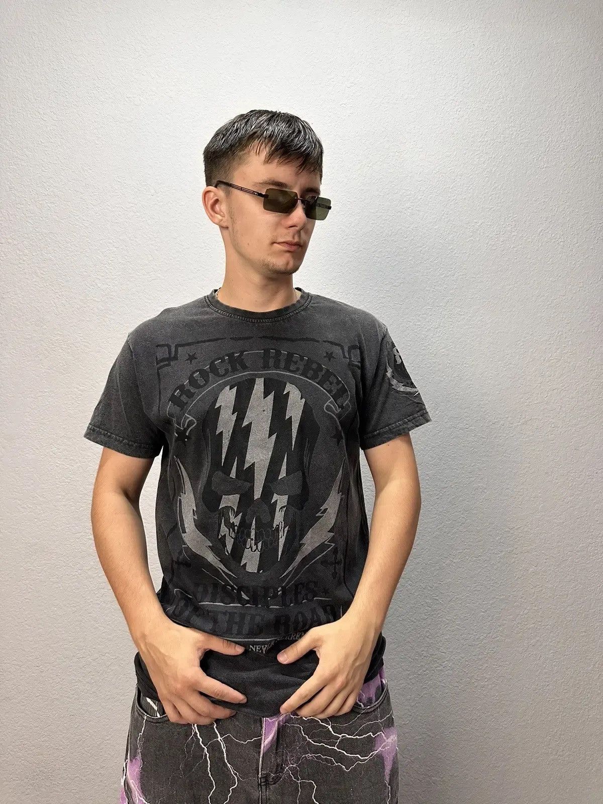 Affliction SALE💣💣 Y2k affliction style rock rebel aop band tee Size US M / EU 48-50 / 2 - 3 Thumbnail