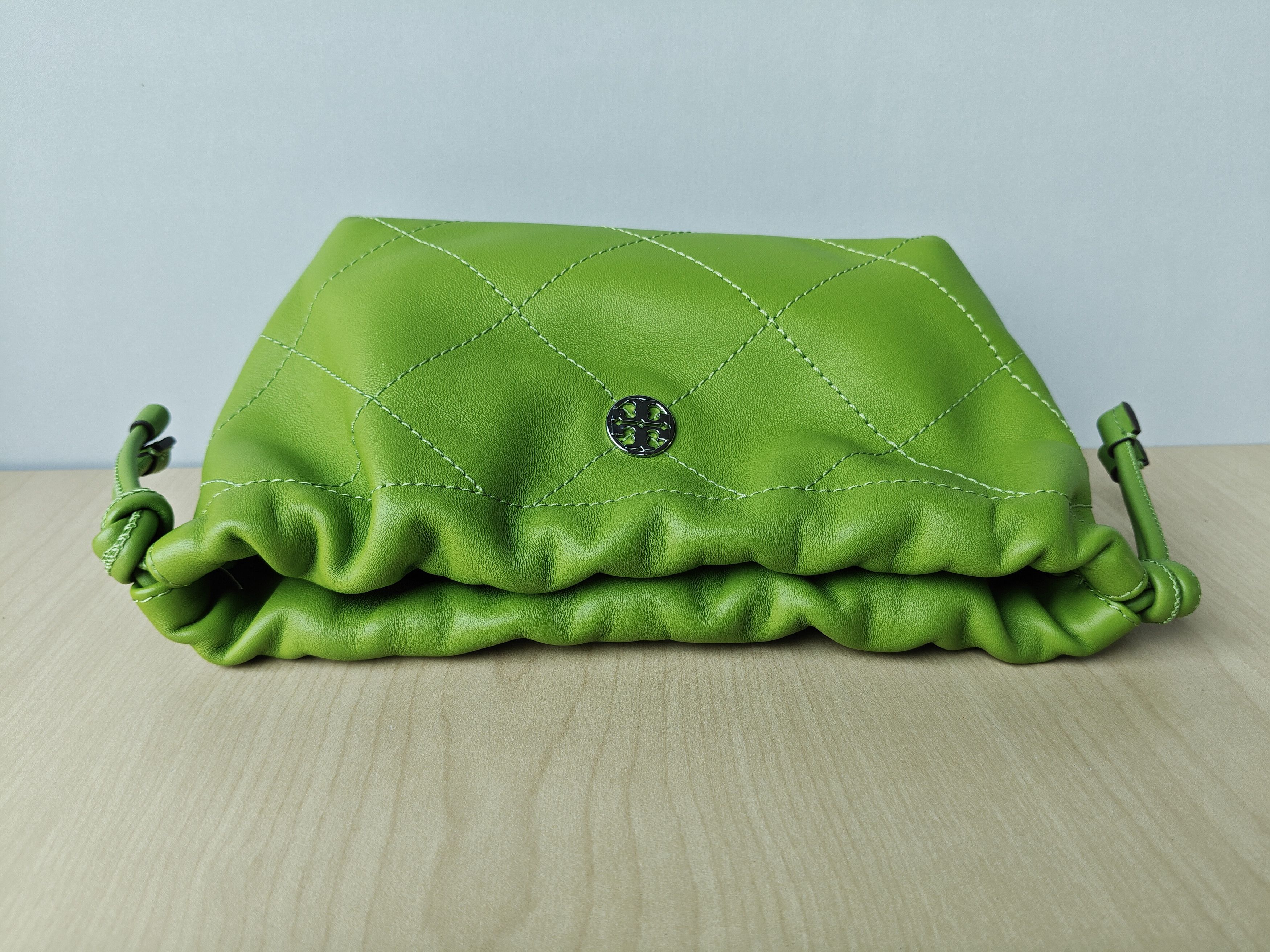 Tory Burch Willa Quilted Drawstring bag Free Shipping VATP/7157 Size ONE SIZE - 10 Thumbnail