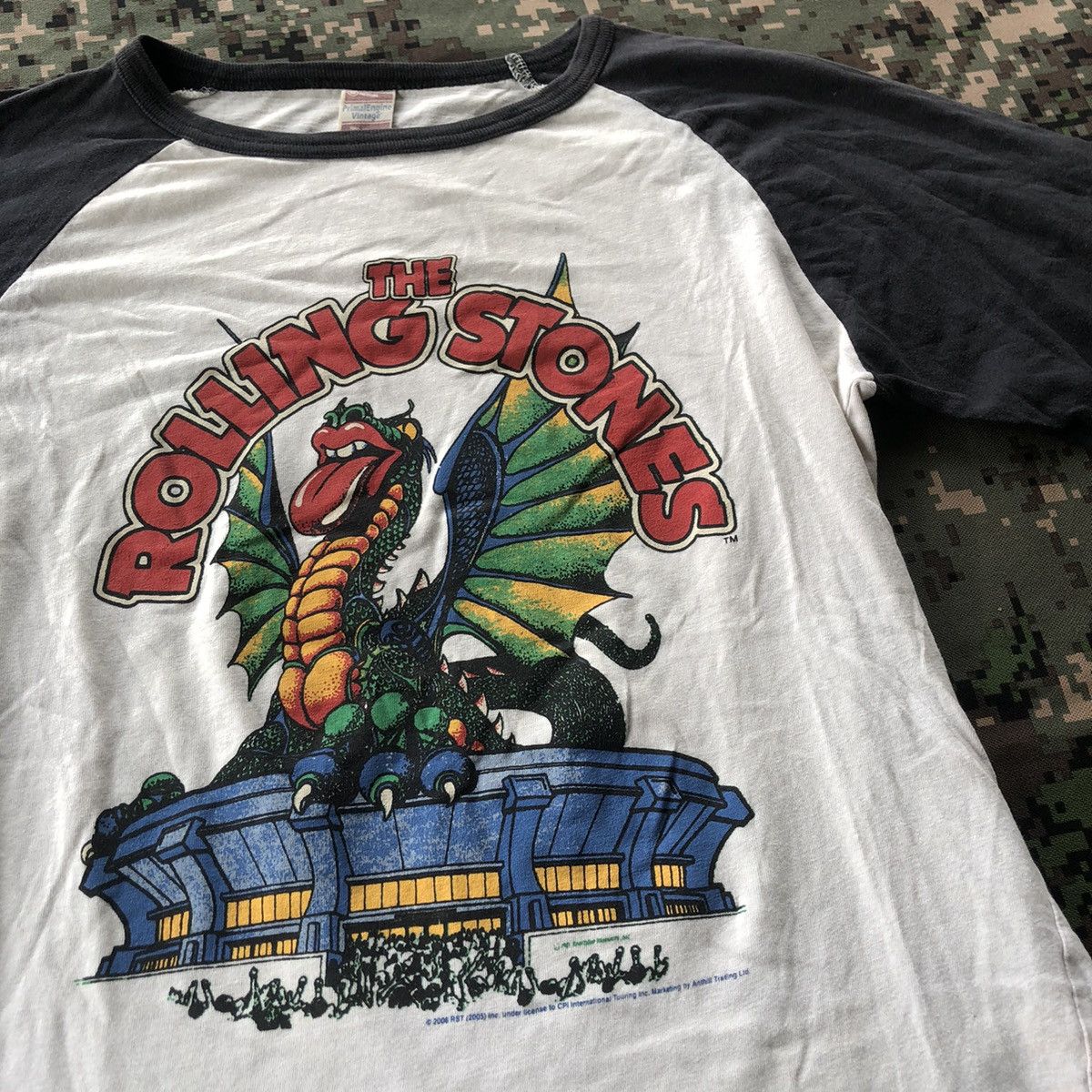 Band Tees × The Rolling Stones × Vintage Vtg 00s The Rolling Stones Raglan Baseball Band Tshirt Size US M / EU 48-50 / 2 - 1 Thumbnail