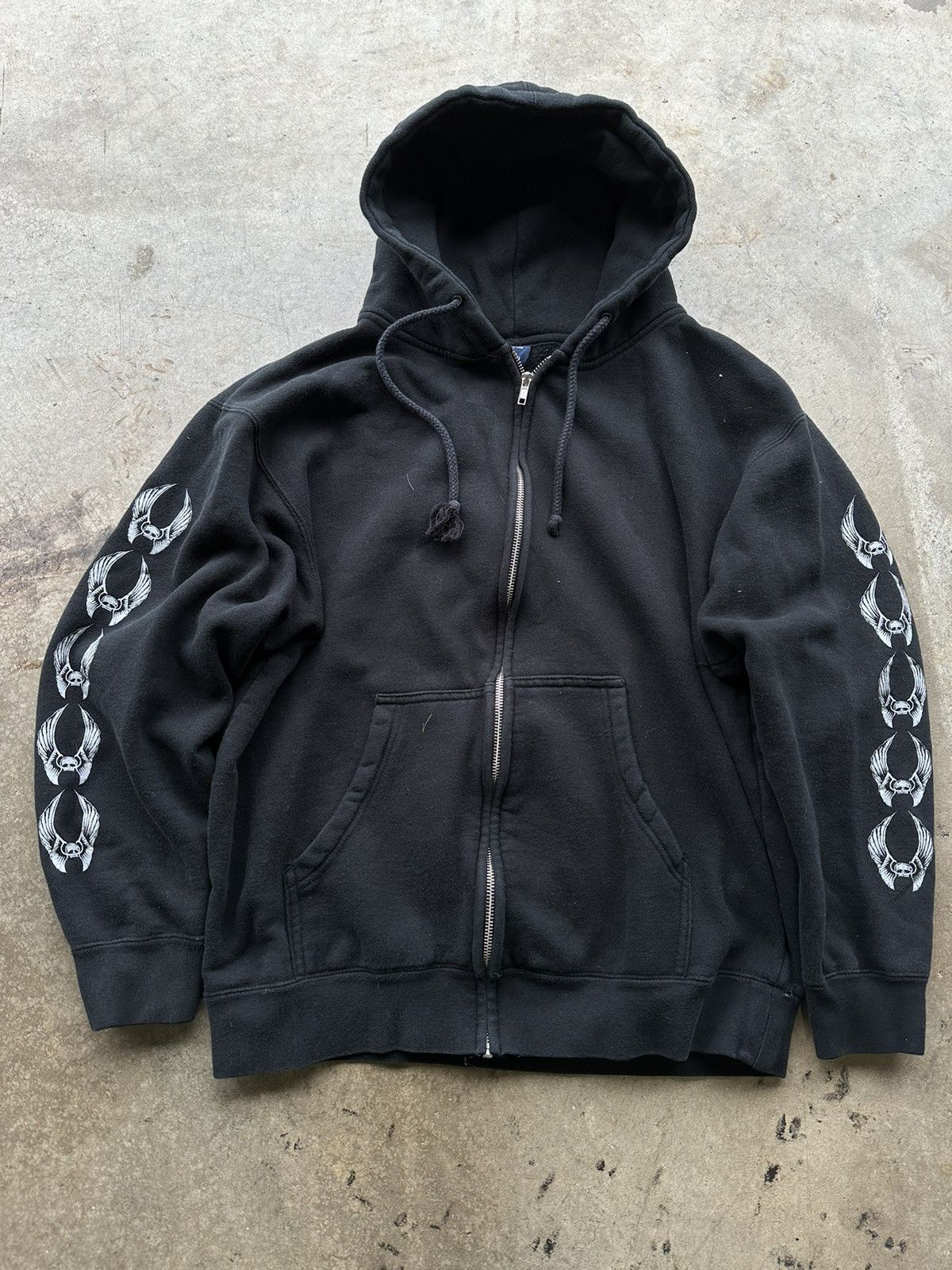 image of Made In USA x Vintage Y2K Skating Skull Hoodie in Black, Men's (Size Medium)