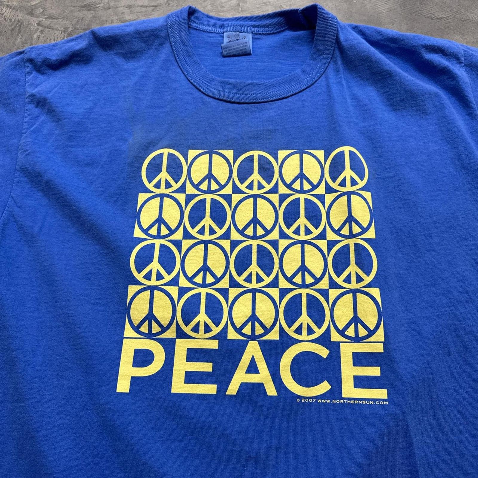 Vintage Vintage Y2K Peace Symbol Graphic T-Shirt Size US L / EU 52-54 / 3 - 2 Thumbnail
