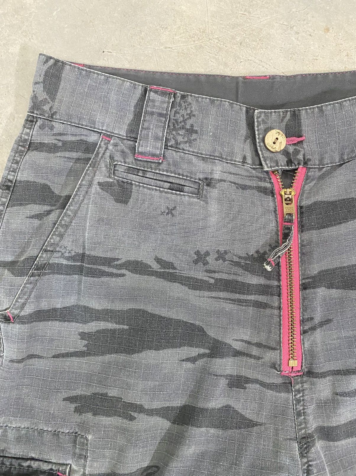 Quiksilver QUIKSILVER TIGER STRIPE CARGO SHORTPANTS Size US 30 / EU 46 - 2 Thumbnail
