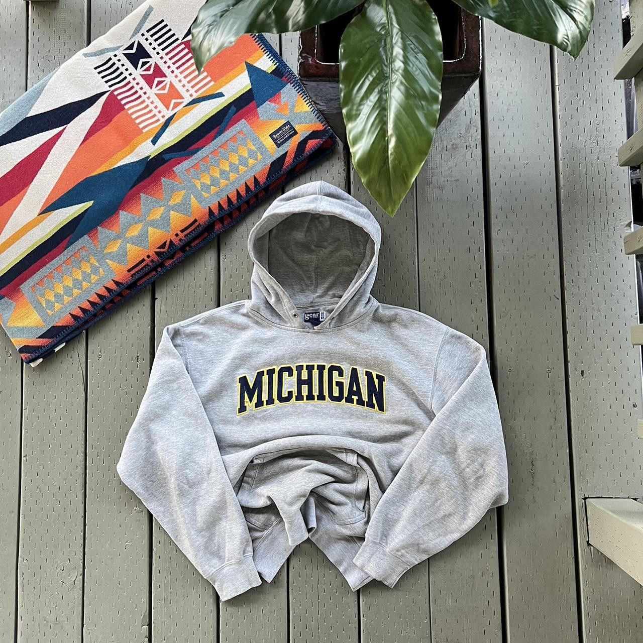 Vintage Vintage 90's Michigan Wolverines Sweatshirts Size US L / EU 52-54 / 3 - 3 Thumbnail