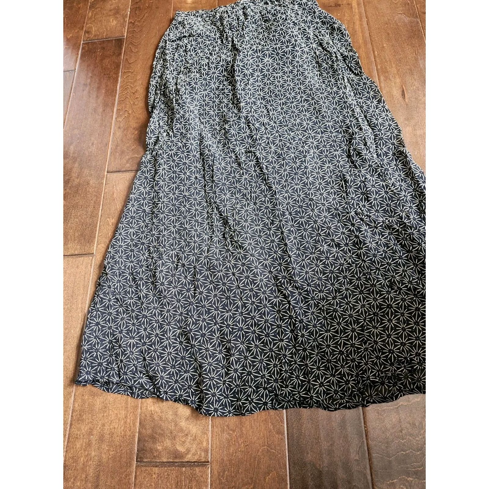 Merona Merona Women's Black White Skirt - Size 10 Skirt Regular 10 Black White Rayon Cotton Travel Casual Business Women Size 32" / US 10 / IT 46 - 6 Thumbnail
