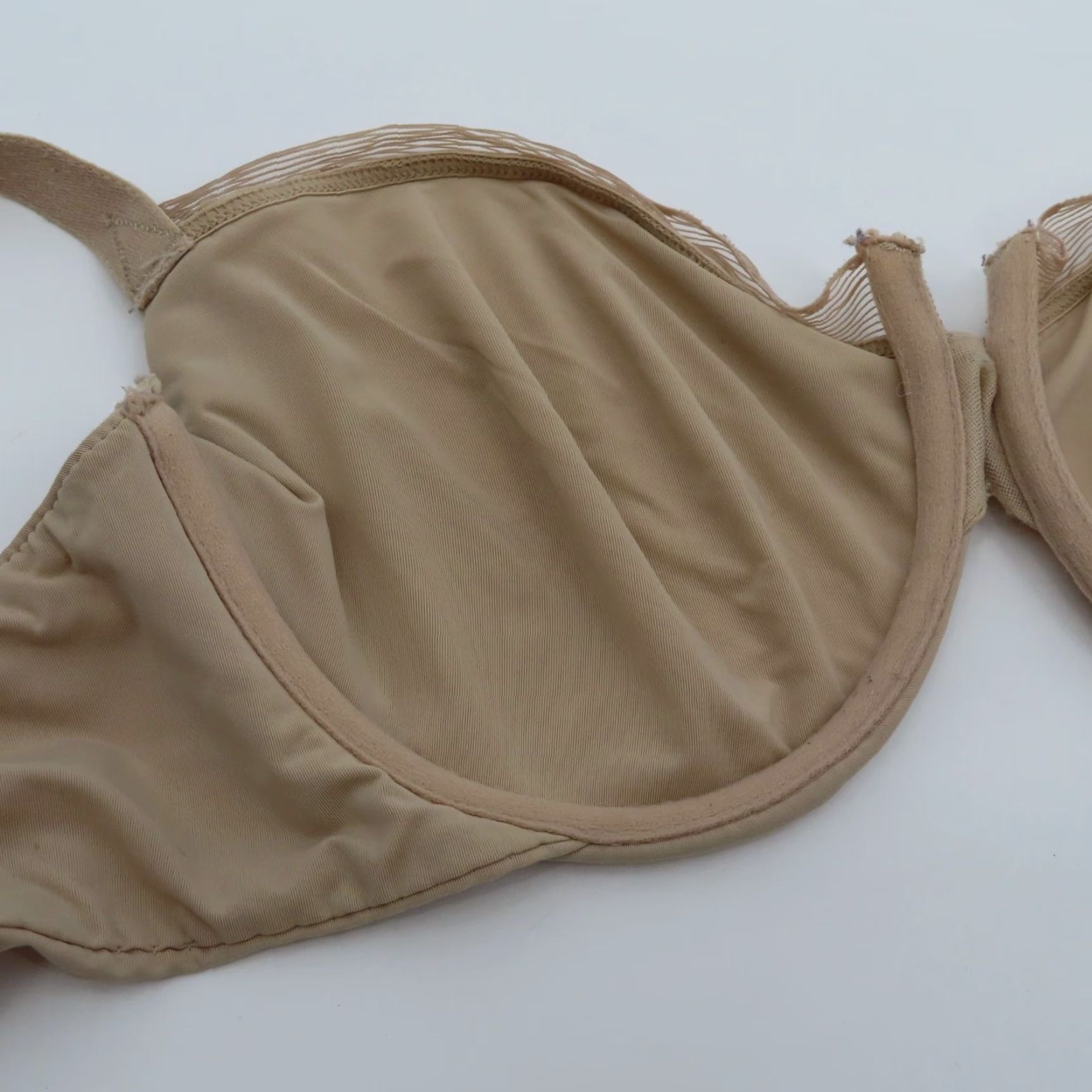 Hanes Hanes Bra 36C Beige Silk y? Wait. Size ONE SIZE - 7 Thumbnail