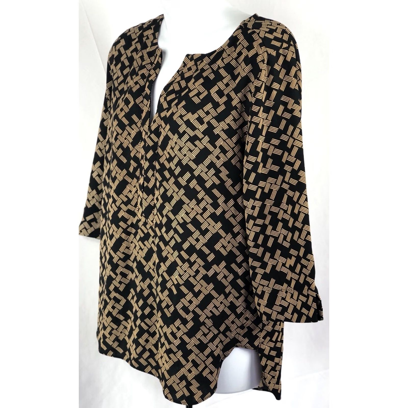 Vintage Dana Buchman Top Blouse M Blk/Gold Button V-Neck 3/4 Sleeve Geometric Career Womens Size M / US 6-8 / IT 42-44 - 3 Thumbnail