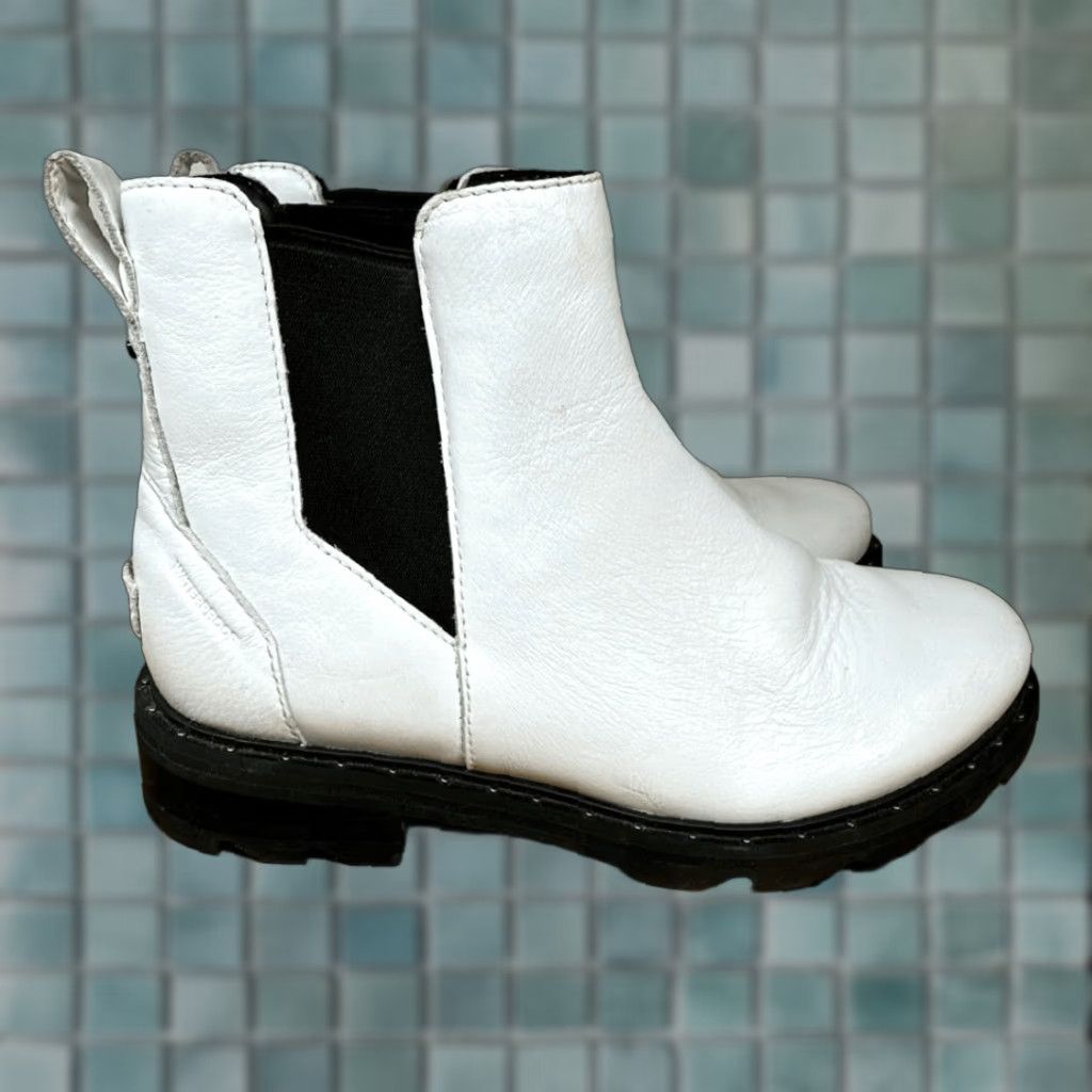 SOREL Sorel Lennox Chelsea Boot Women’s 8.5 White Slip On Ankle Waterproof Boots Womens Shoes Size US 9 / IT 39 - 1 Thumbnail