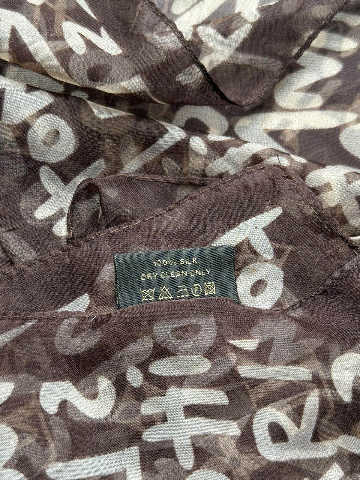 Louis Vuitton Louis Vuitton LV 100% Silk Big Scarf Shawl Size ONE SIZE - 9 Thumbnail
