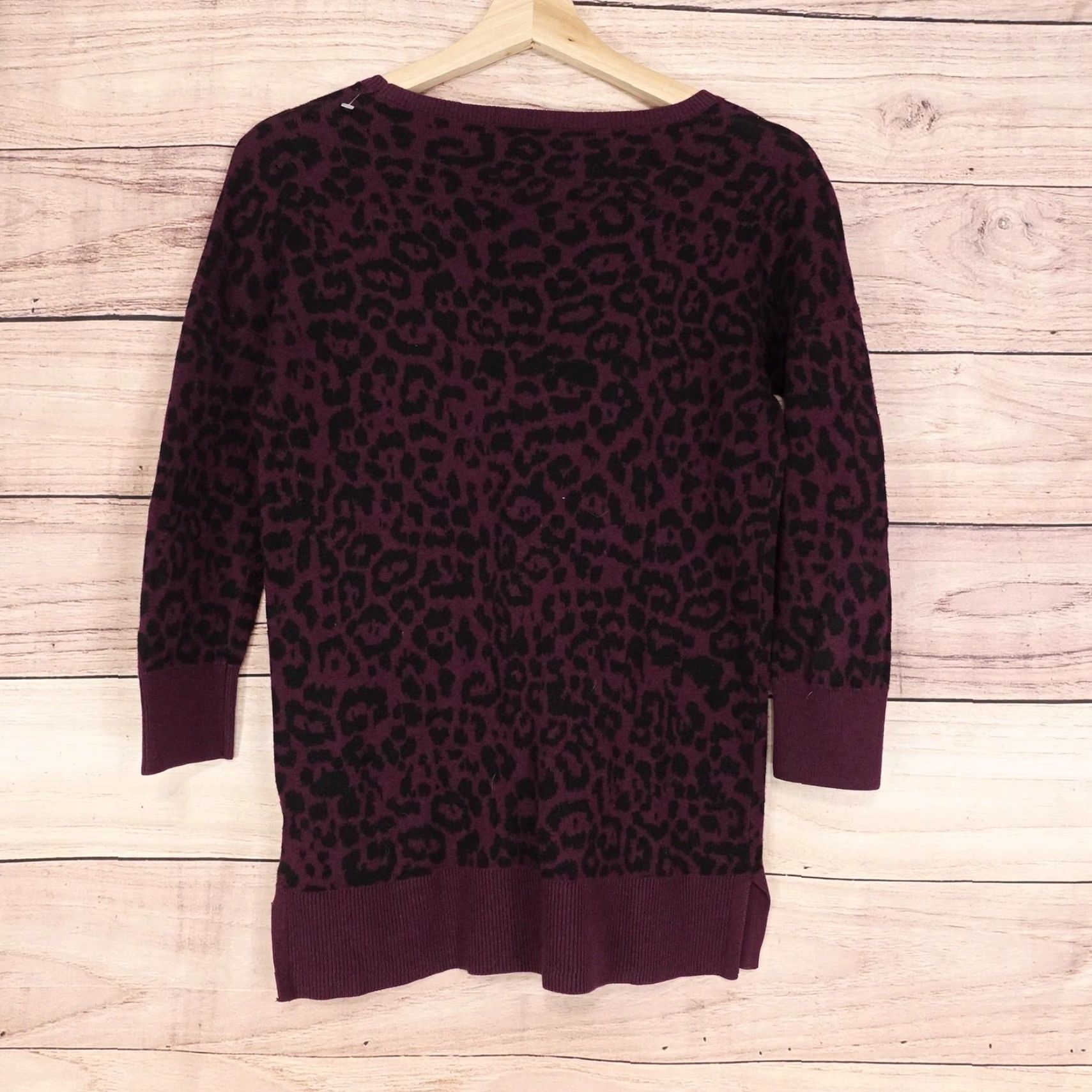 Banana Republic Banana Republic Sweater Womens XS Purple Leopard Print Scoop Neck Pullover Knit Size XS / US 0-2 / IT 36-38 - 4 Thumbnail
