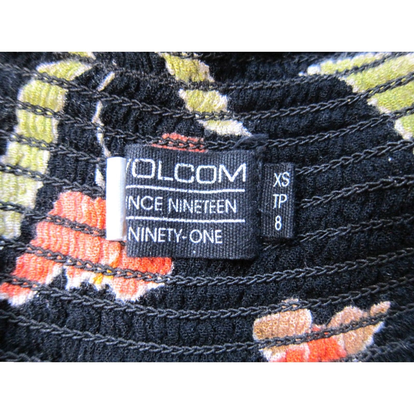 Volcom Volcom Booty Shorts Women XS 100% Rayon Black Floral Pocket Inseam 3" Rise High Waist Lounge Casual Trendy Size 26" / US 2 / IT 38 - 3 Thumbnail