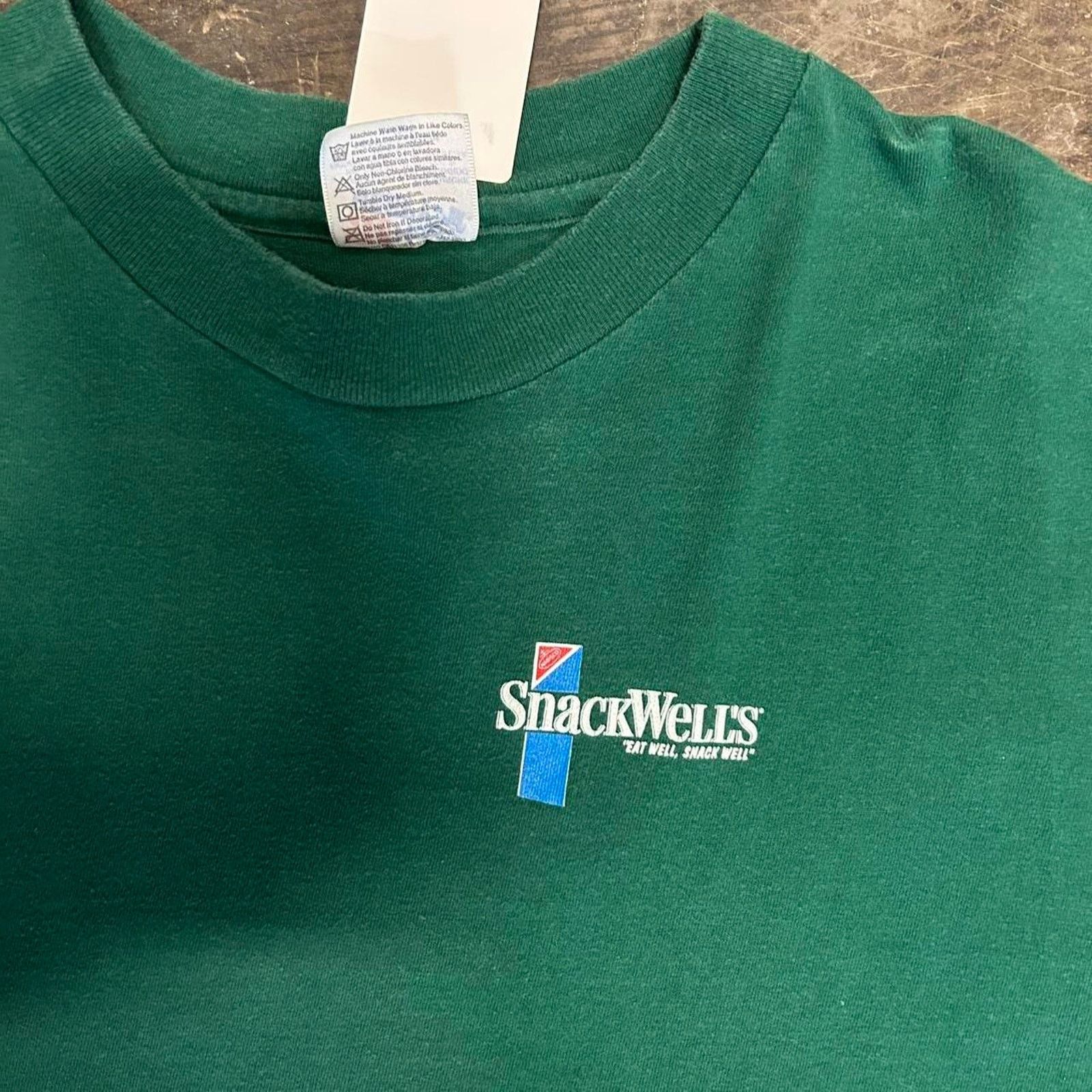 Hanes Green Snackwell's vintage 90s t-shirt Size US XL / EU 56 / 4 - 2 Thumbnail