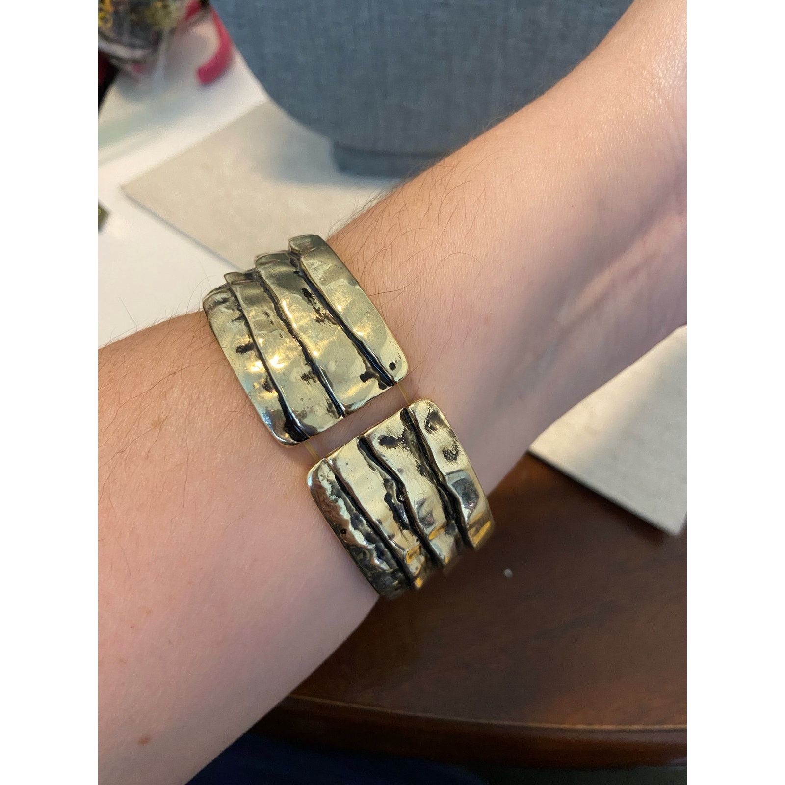 Other cuff bracelet Repaired Gold tone textured Size ONE SIZE - 2 Thumbnail
