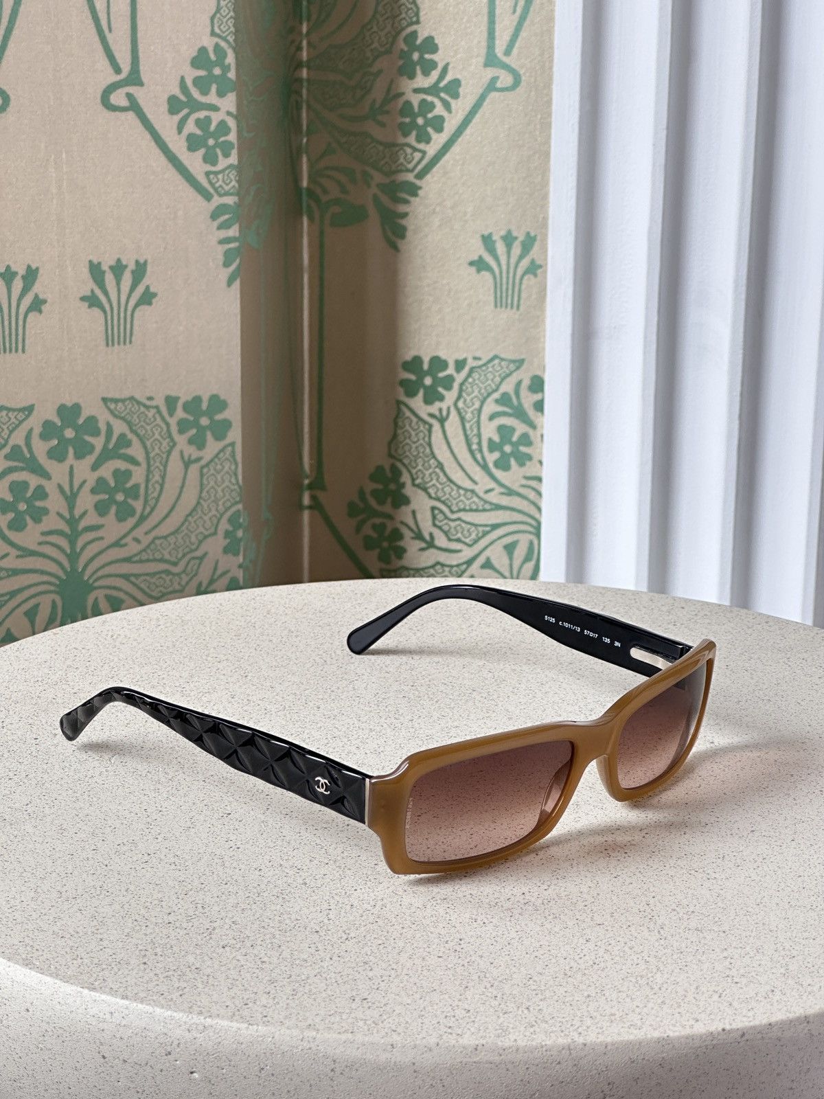 Chanel CHANEL CC Logo Black Beige Quilted Sunglasses 5125 Size ONE SIZE - 8 Thumbnail