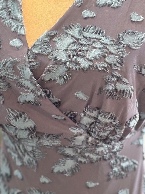Adrianna Papell Floral Burnout Velvet Long Blouson Gown in Midnight Size XS / US 0-2 / IT 36-38 - 6 Thumbnail