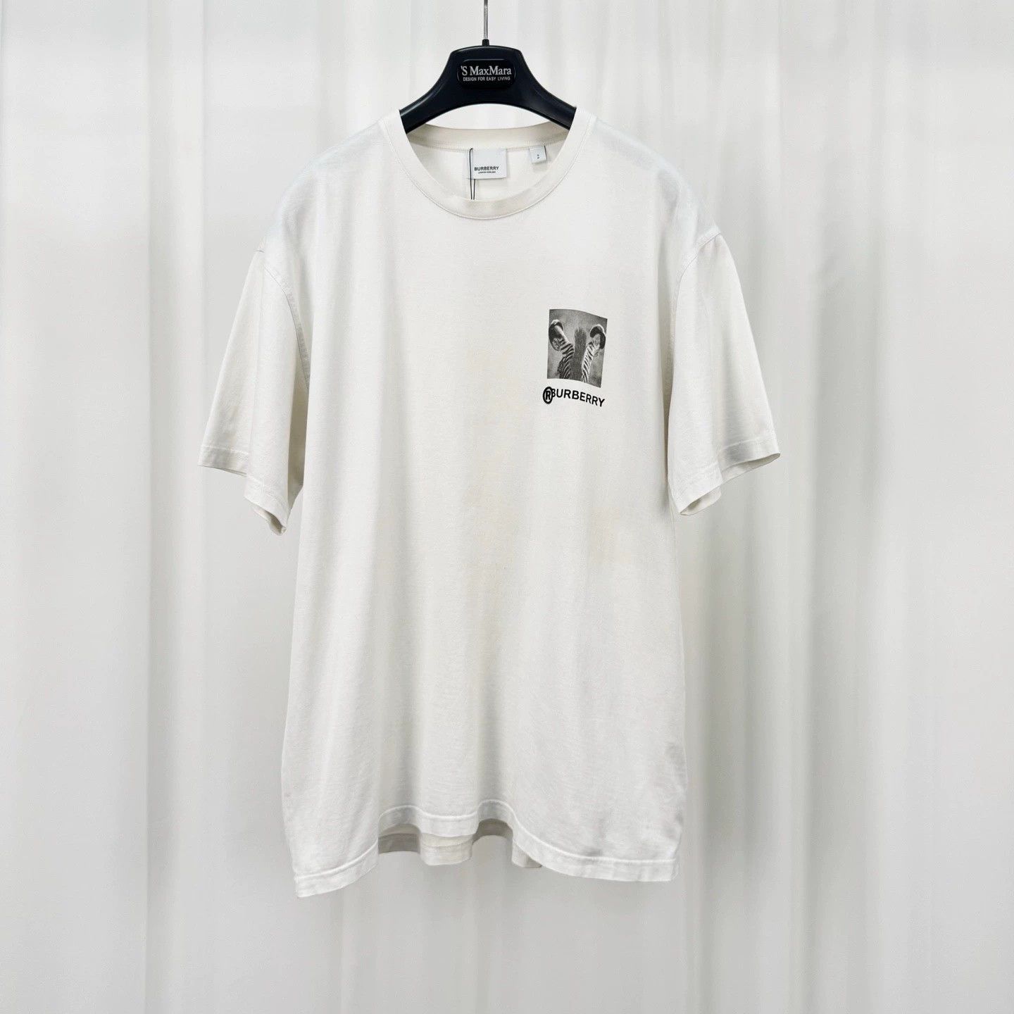 Burberry Burberry Zebra Print Letter T-shirt Size US S / EU 44-46 / 1 - 1 Thumbnail