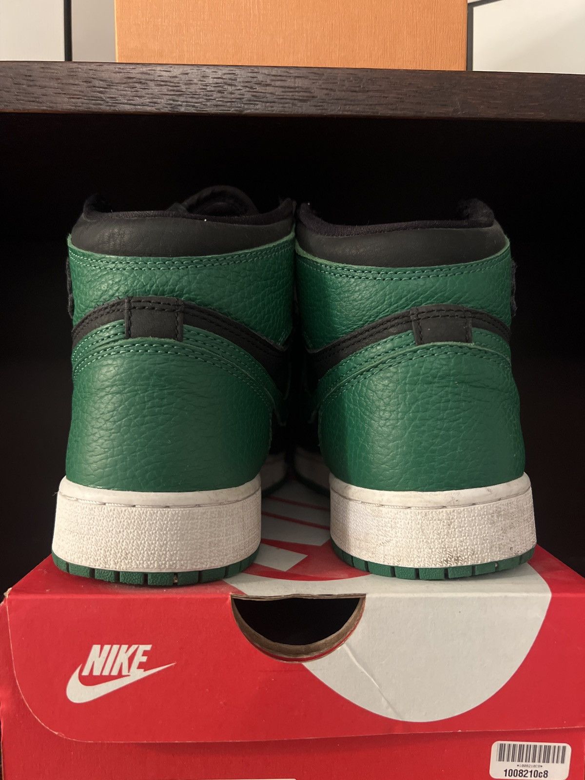 Nike JORDAN 1 HIGH PINE GREEN Size US 6 / EU 39 - 4 Thumbnail