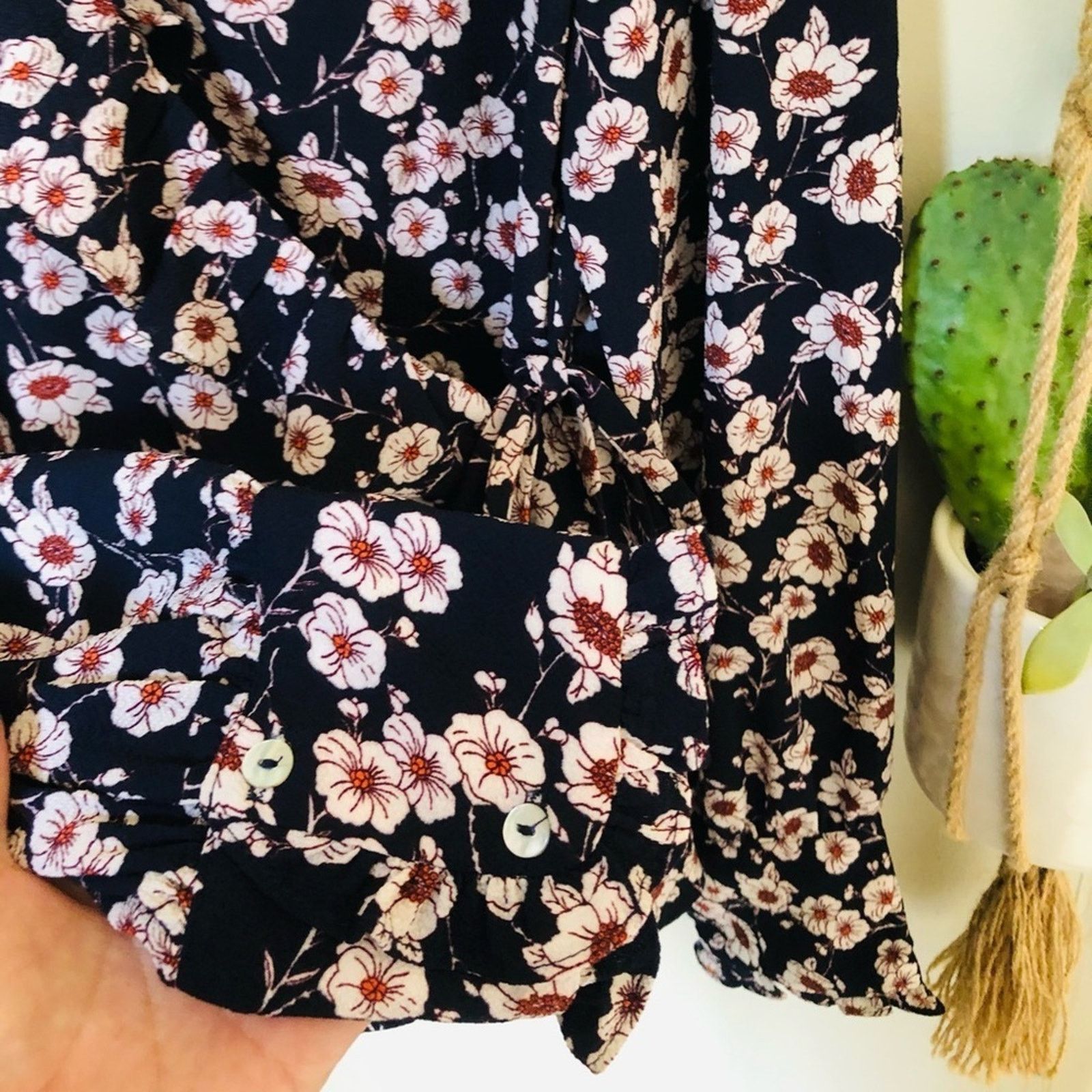 Macys Floral Wrap Front Blouse Size M / US 6-8 / IT 42-44 - 5 Thumbnail