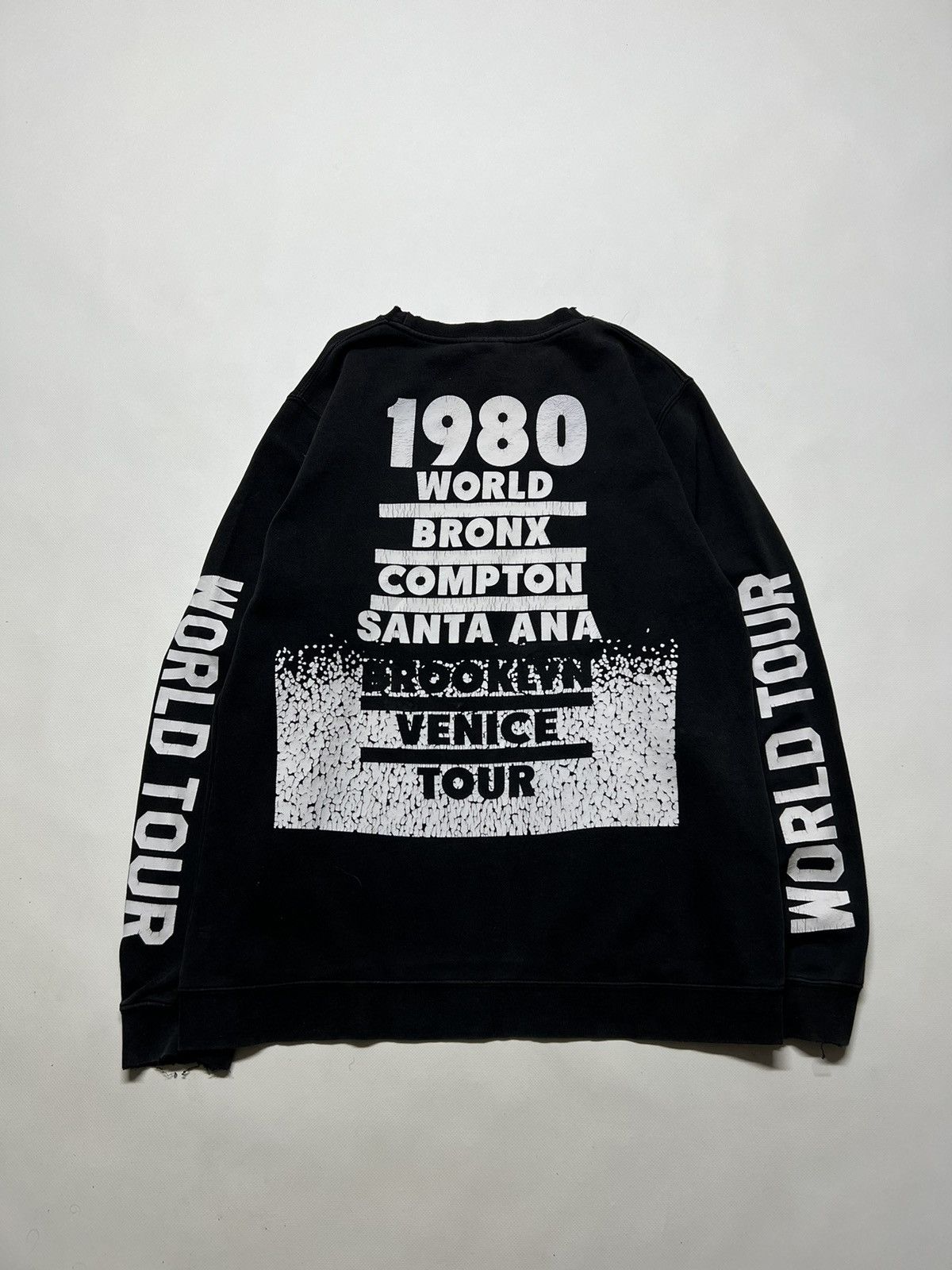 Stussy × Vintage Vintage Y2k Stussy Skull☠️ Thrashed World Tour Sweatshirt 00s Size US L / EU 52-54 / 3 - 12 Thumbnail