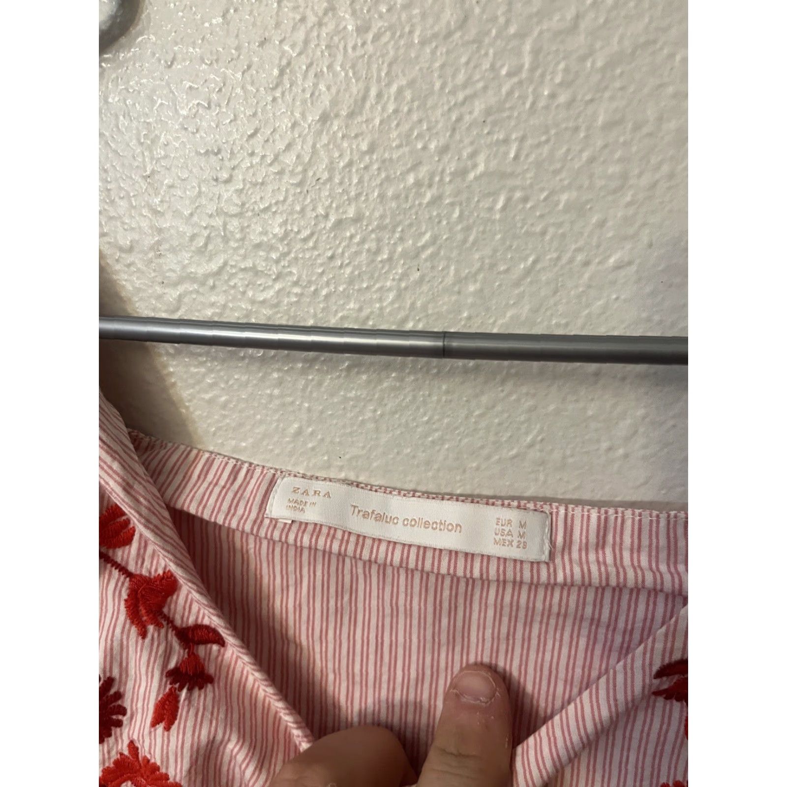 Zara ZARA Trafaluo Collection Tank Women M White Striped Candy-cane Red & White pre-Owned M Tank top Adult Womens Accessories? Size M / US 6-8 / IT 42-44 - 2 Thumbnail