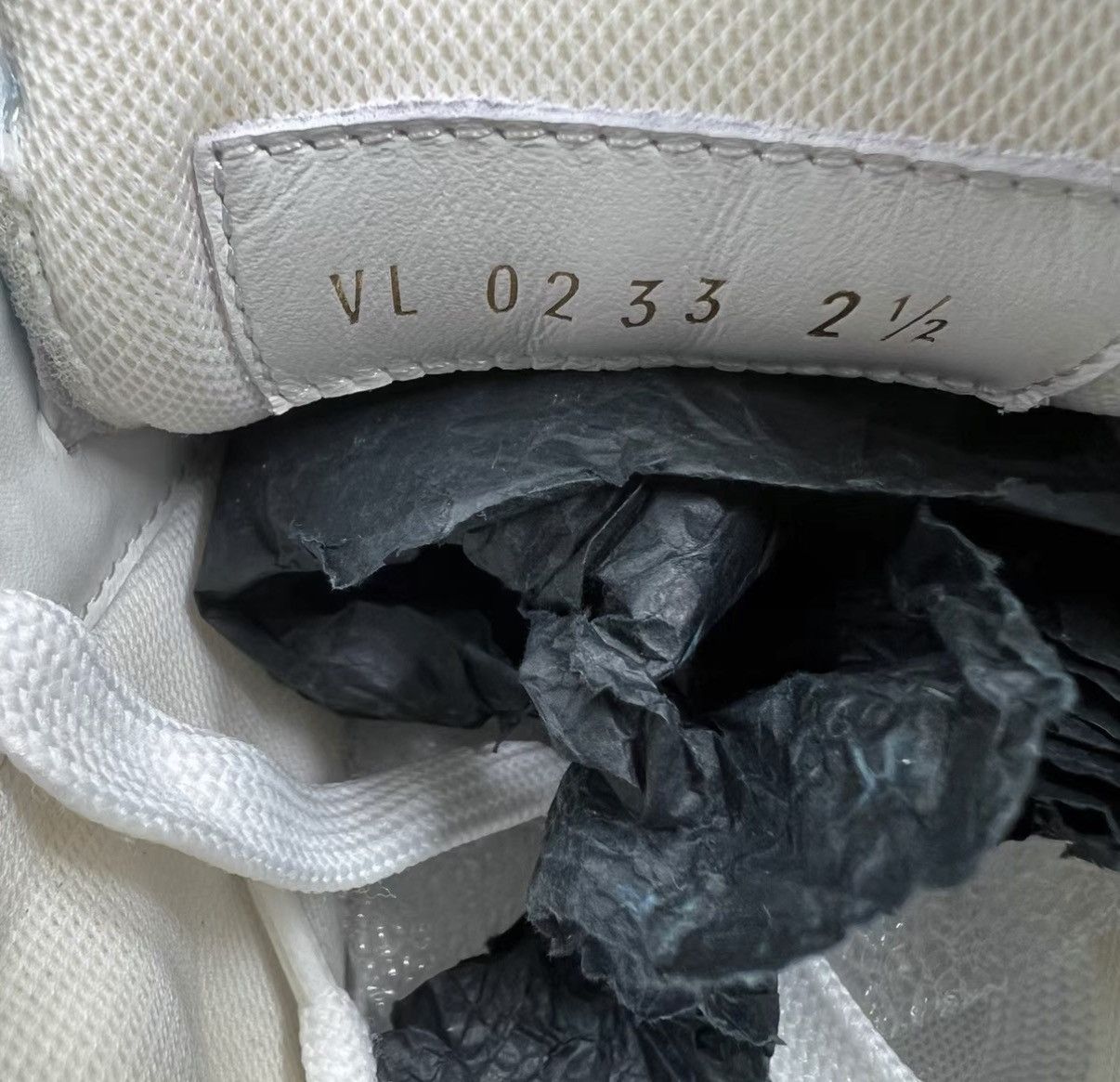 Louis Vuitton Louis Vuitton Trainer White & Blue Monogram Sneaker J41 Size US 6 / IT 36 - 7 Thumbnail
