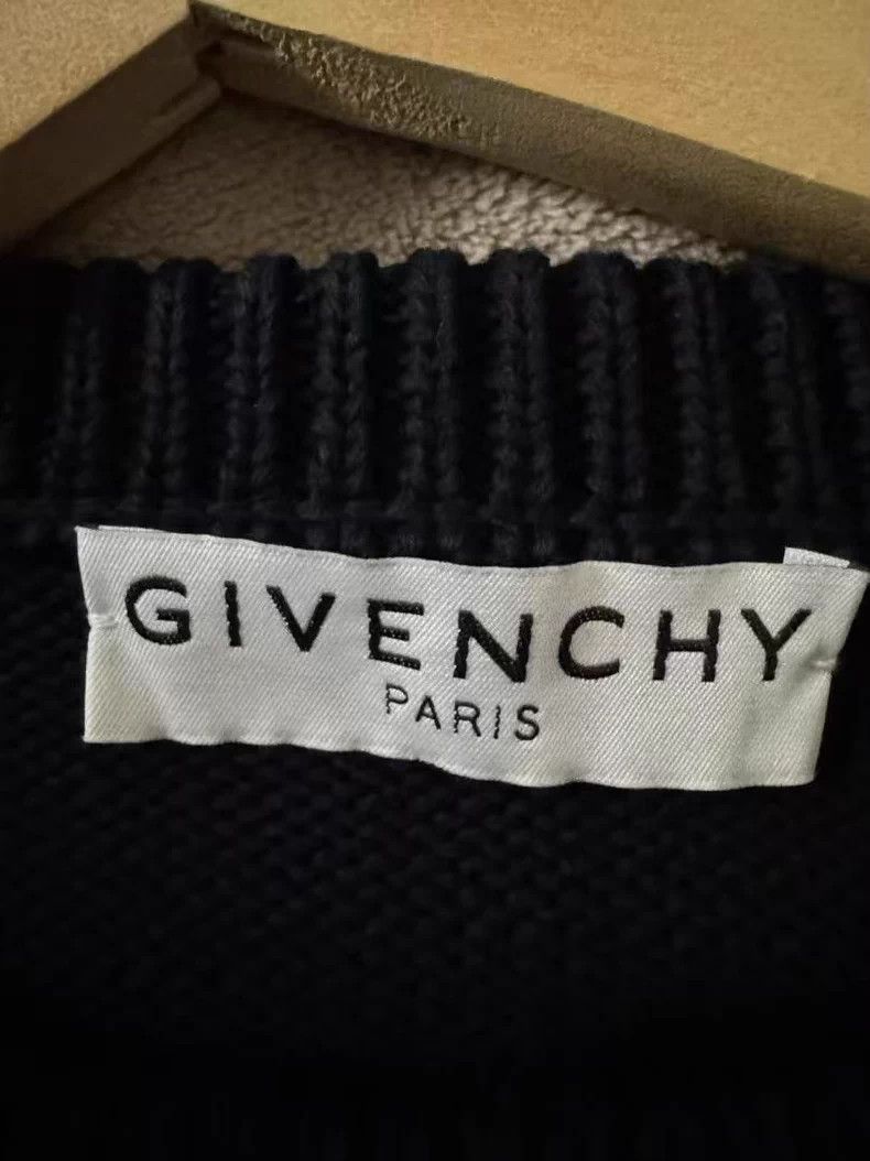Givenchy Givenchy Misaligned Letter Sweater Size US M / EU 48-50 / 2 - 3 Thumbnail
