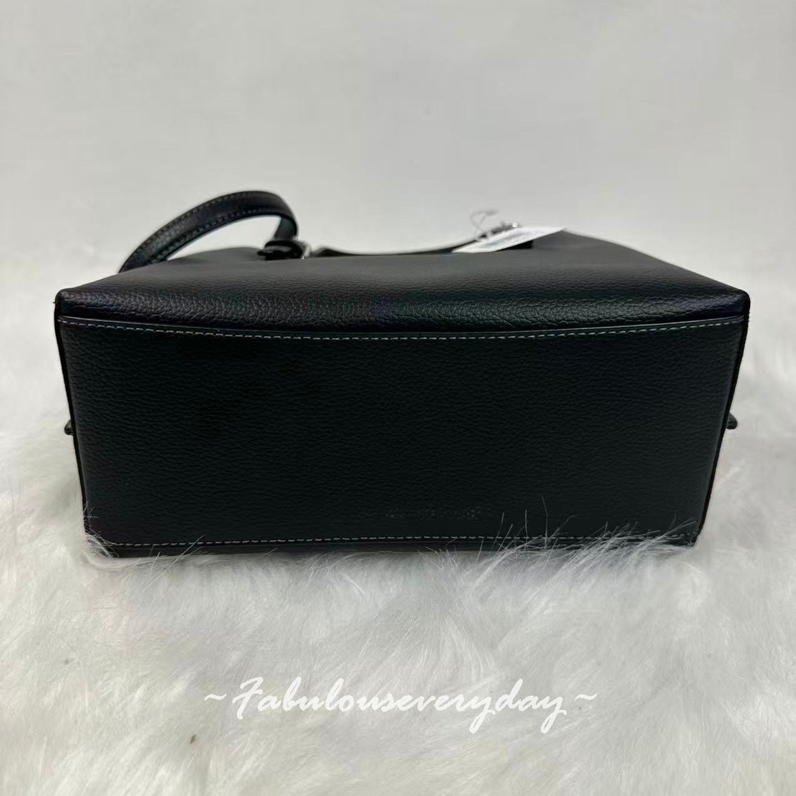 Coach Coach Mollie Tote Bag 25 Crossbody Leather/Black CV966 NWT Size ONE SIZE - 6 Thumbnail